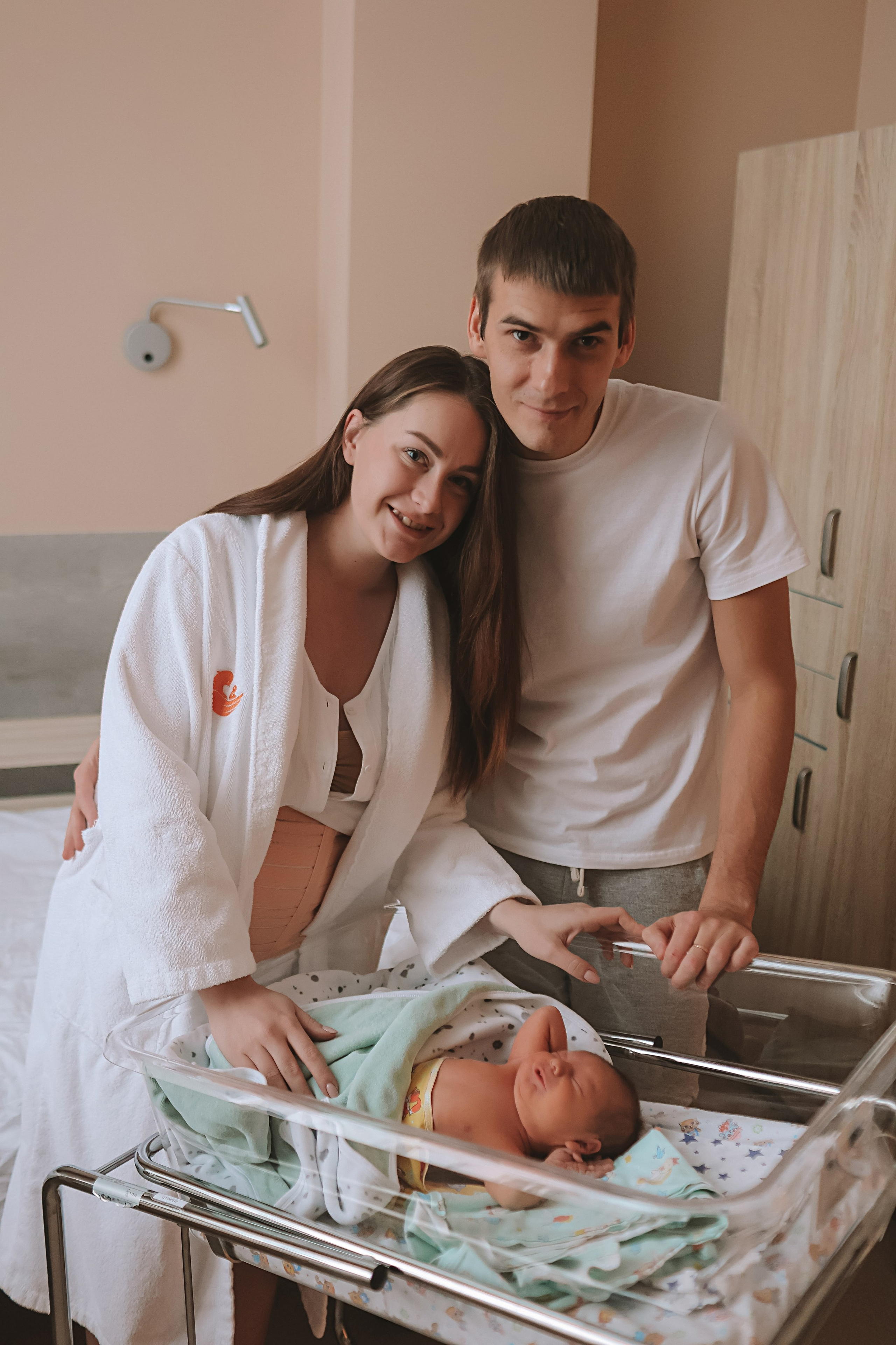 Выписка Мид. Семейный фотограф Тюмень, фотограф на роды Салмина Мария