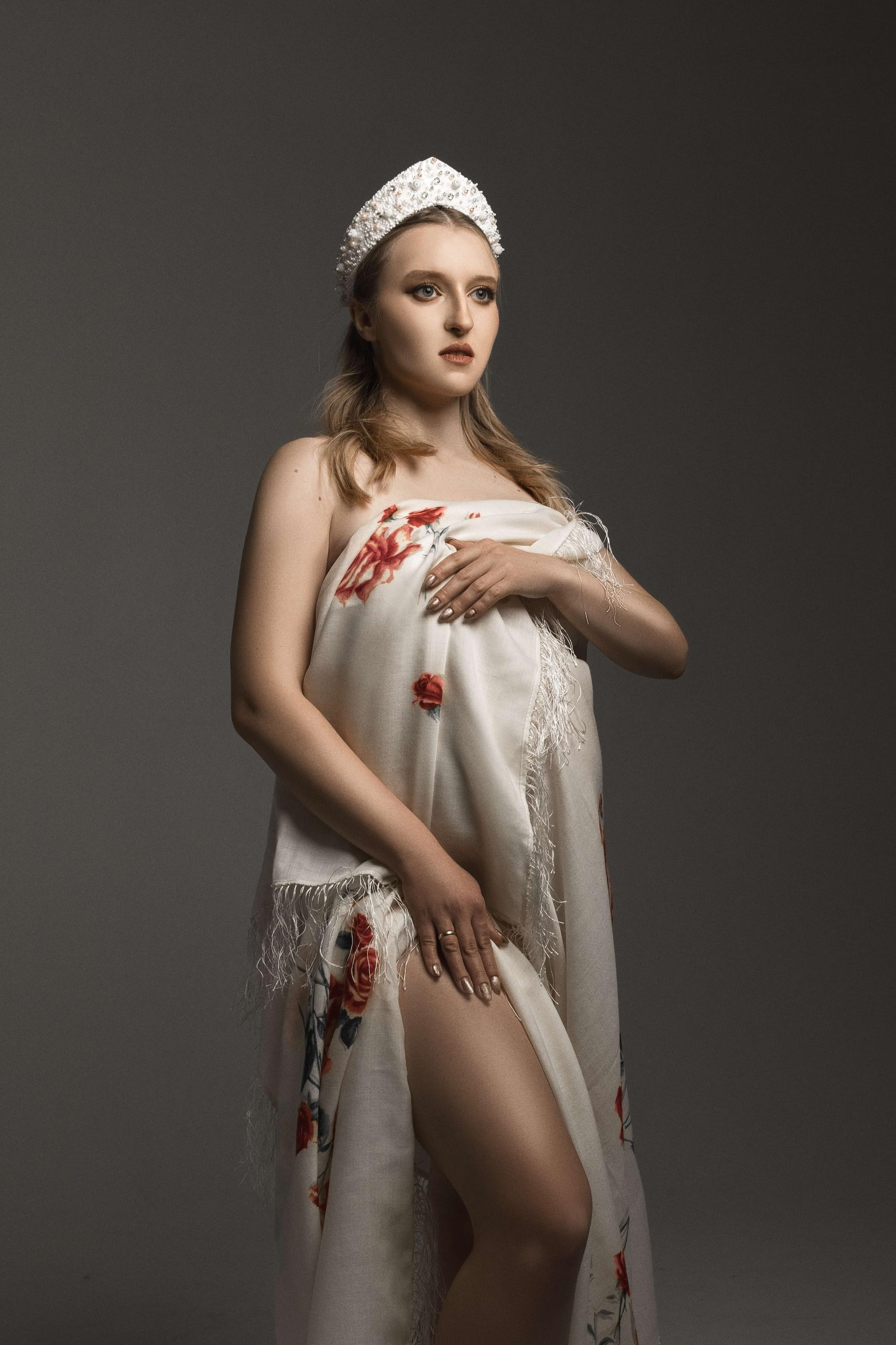 стильная фотосессия беременности в фотостудии, фотосъемка беременных в Тамбове, фотограф беременных, фотографии красивой беременности, фотосессия беременной в красивом платье, гардероб для фотосъемки беременности, фотосъемка беременности в кокошнике и в русско-народном стиле, фотограф беременности и материнства Марина Смаль