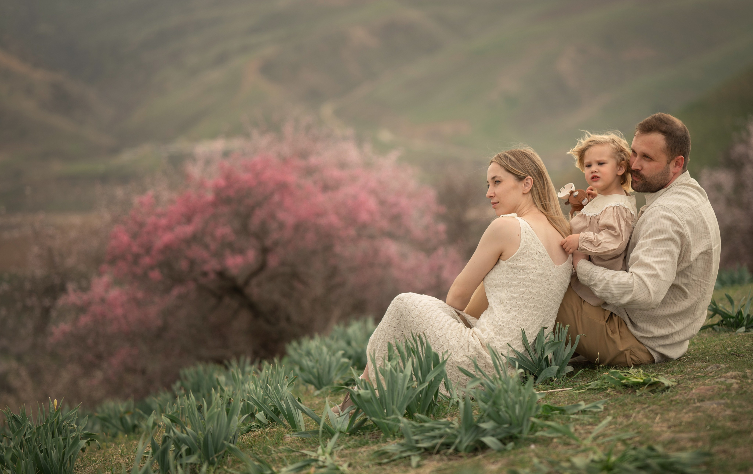 В цветущих садах миндаля…. Детский и семейный фотограф