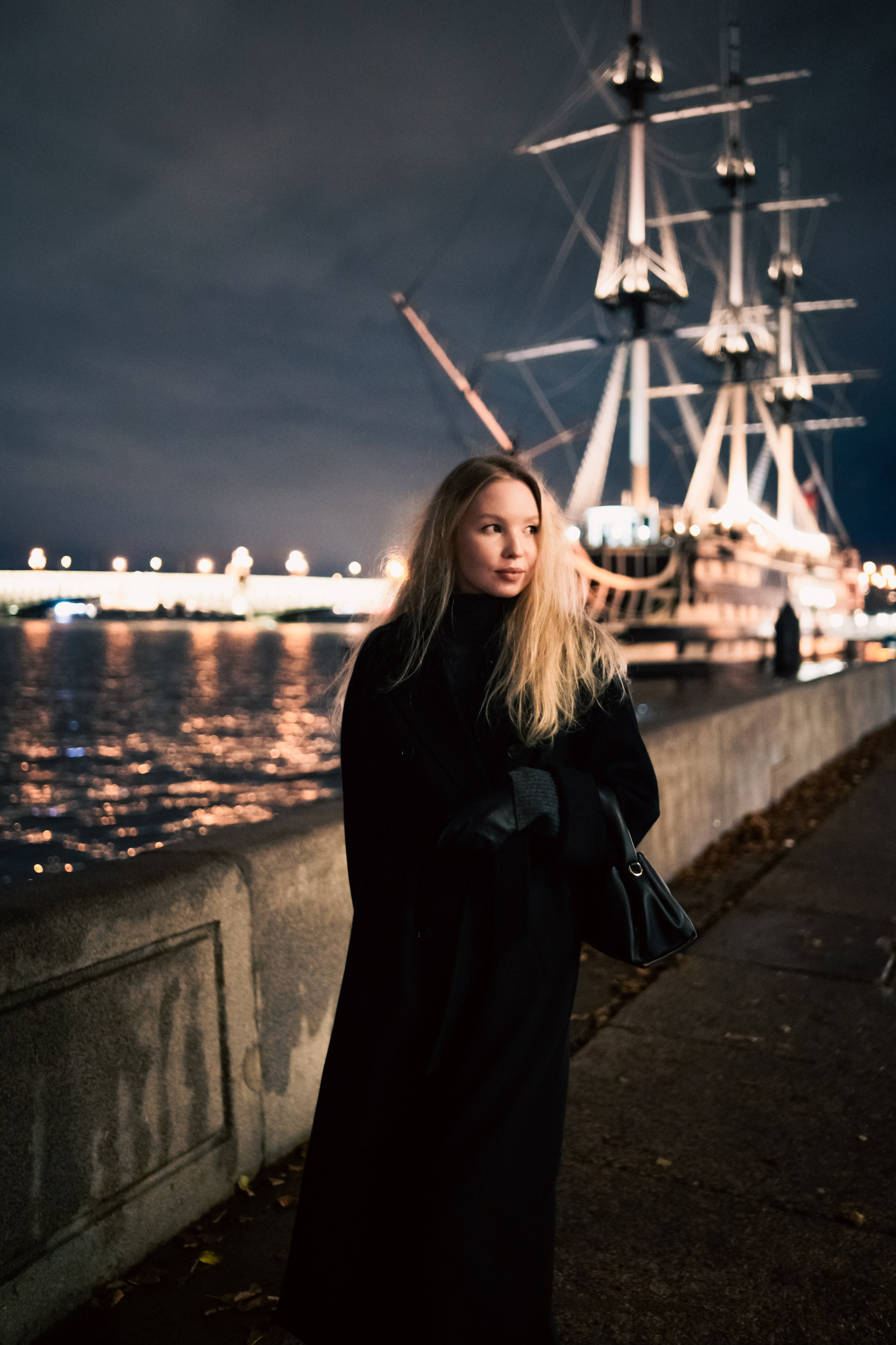 The Golden-Grey Neva. Felixtones