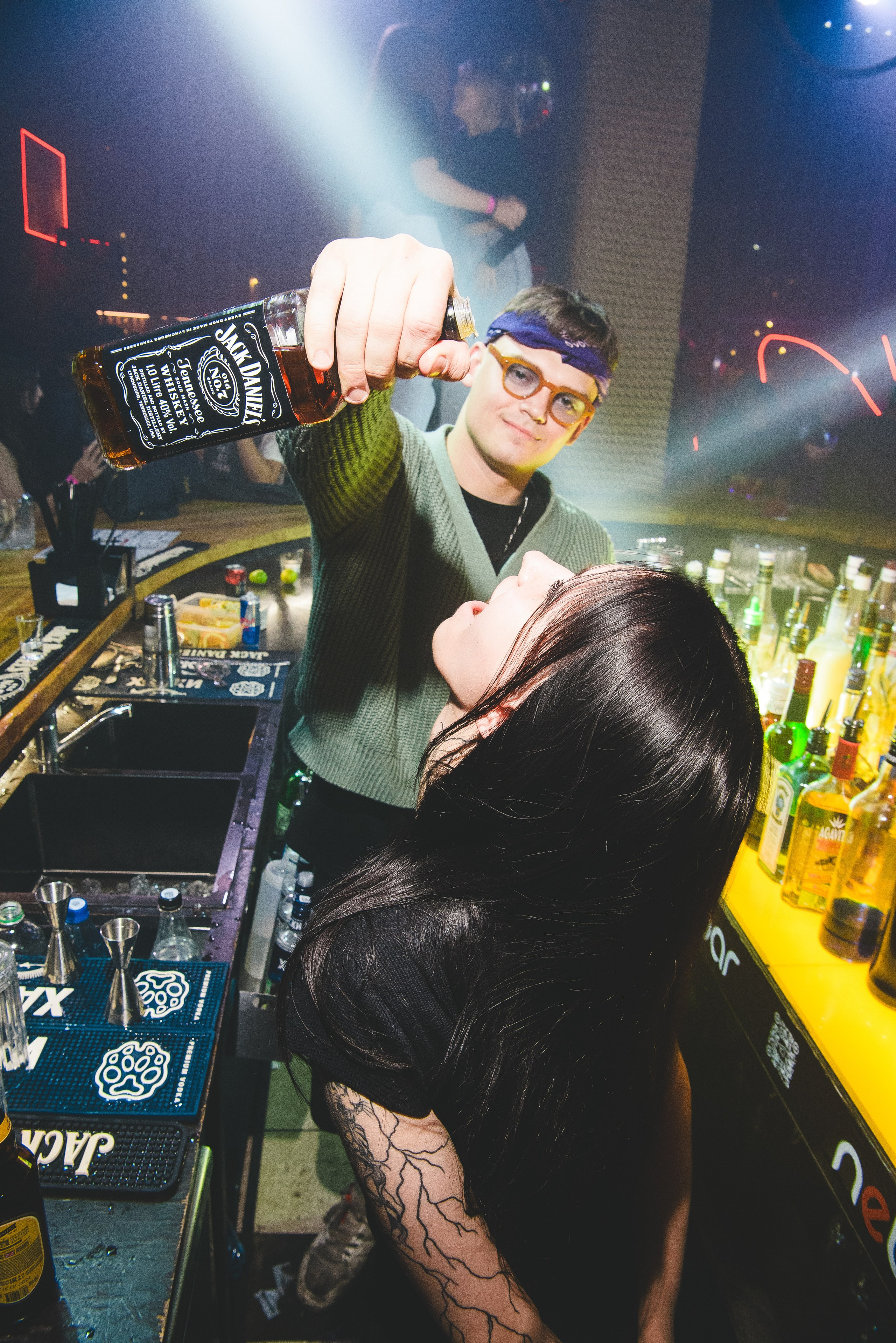 Фотоотчёты о вечеринках для НеБар Волгоград. Или стиль «пьяный фотограф». Фотограф в Волгограде и Волжском Александр Горбань