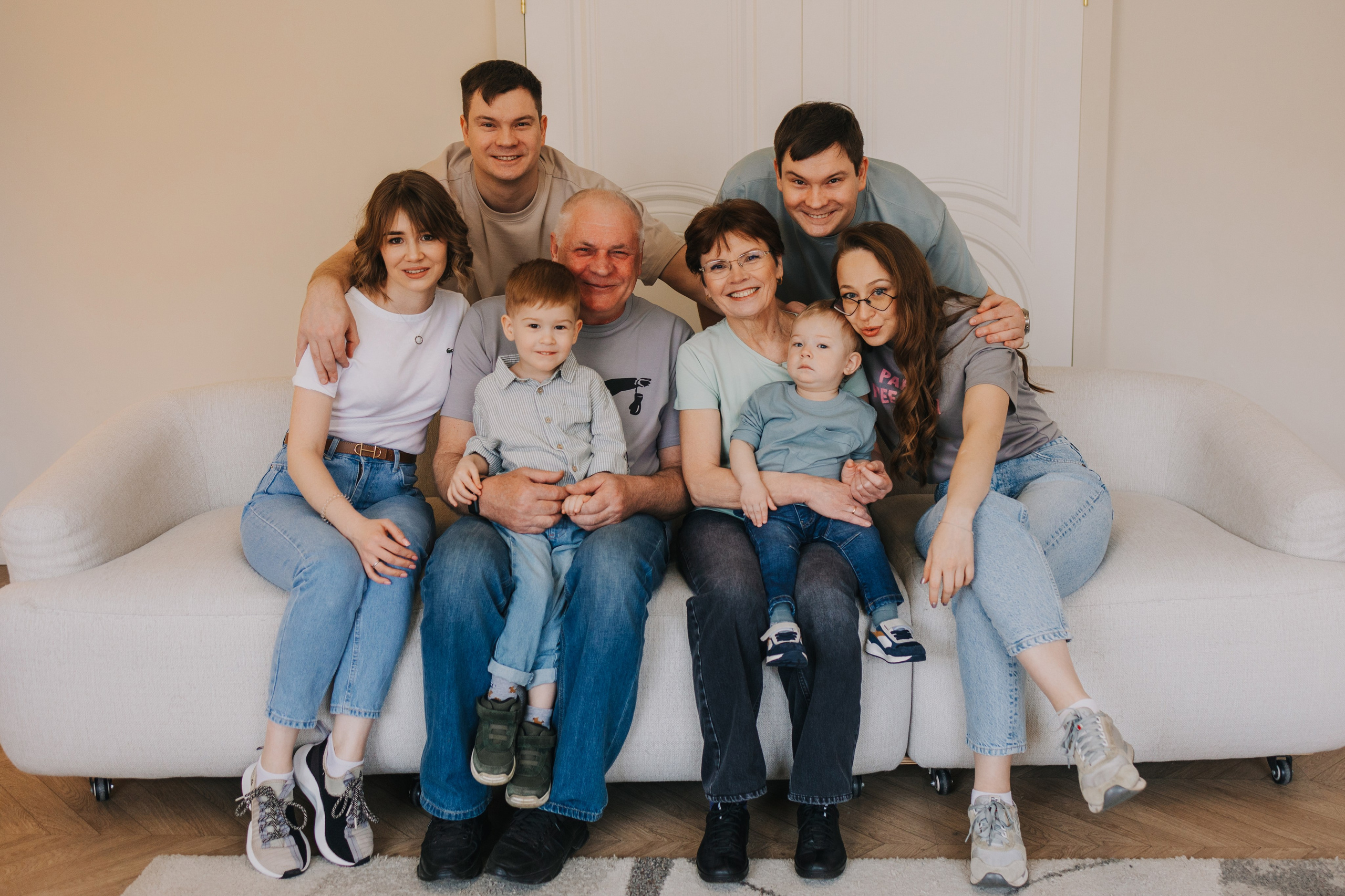 Большая семья. Домашняя фотосессия