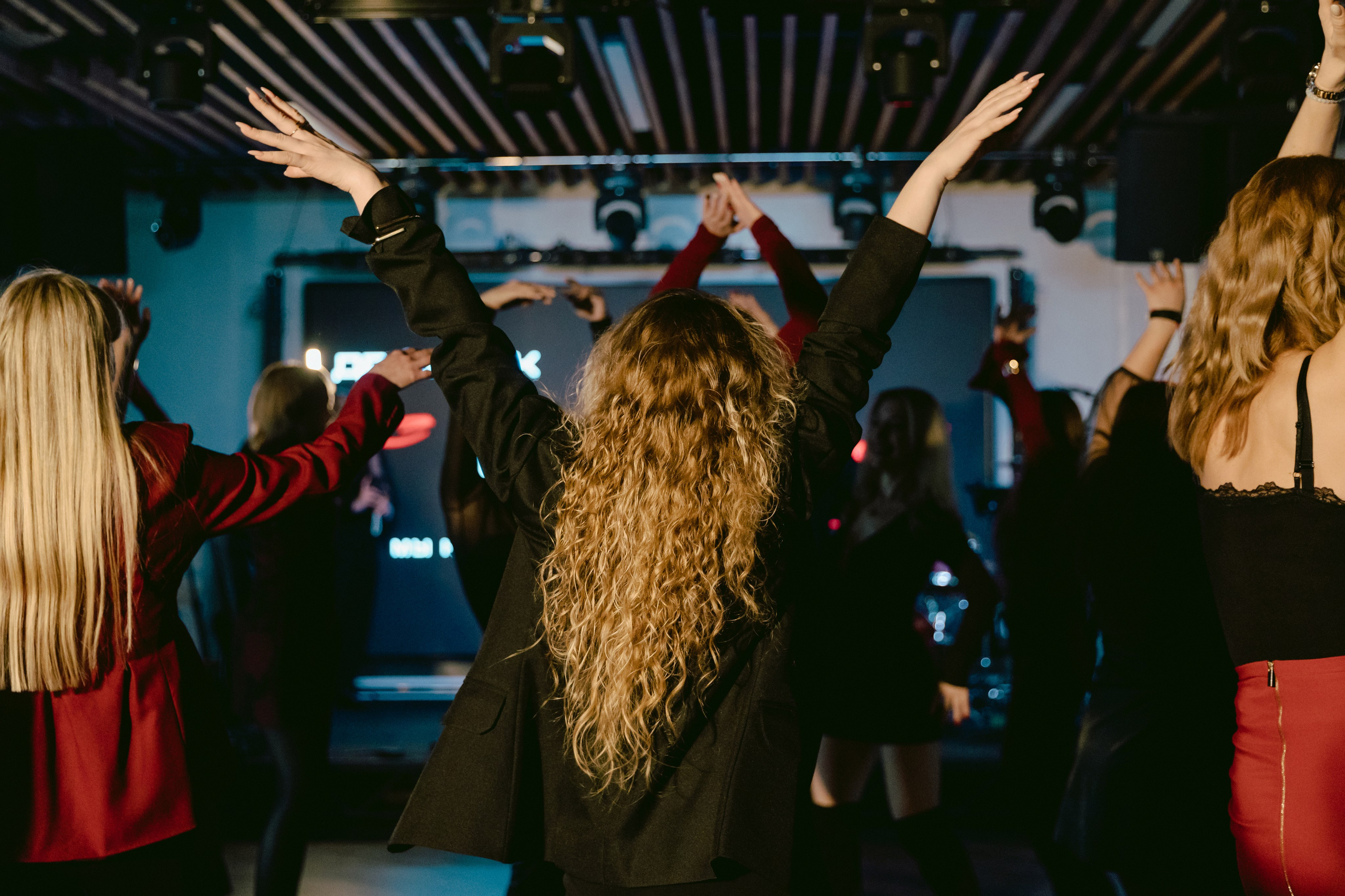 ДЕВИЧНИК С ПЕРЧИКОМ. Свадебный фотограф в Москве Алексей Логинов