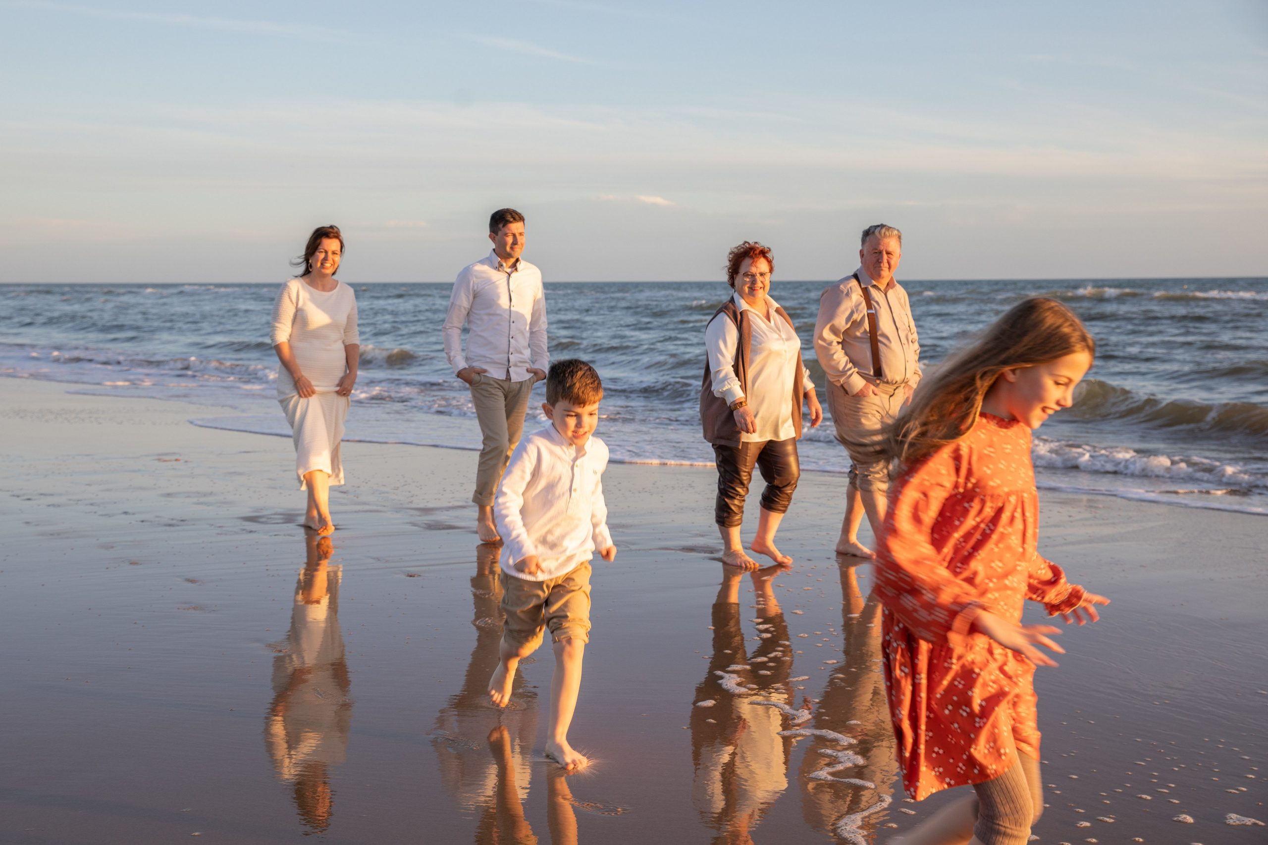 Three Generations by the Ocean. Professional Photographer in Portugal. Oksana Lomnova