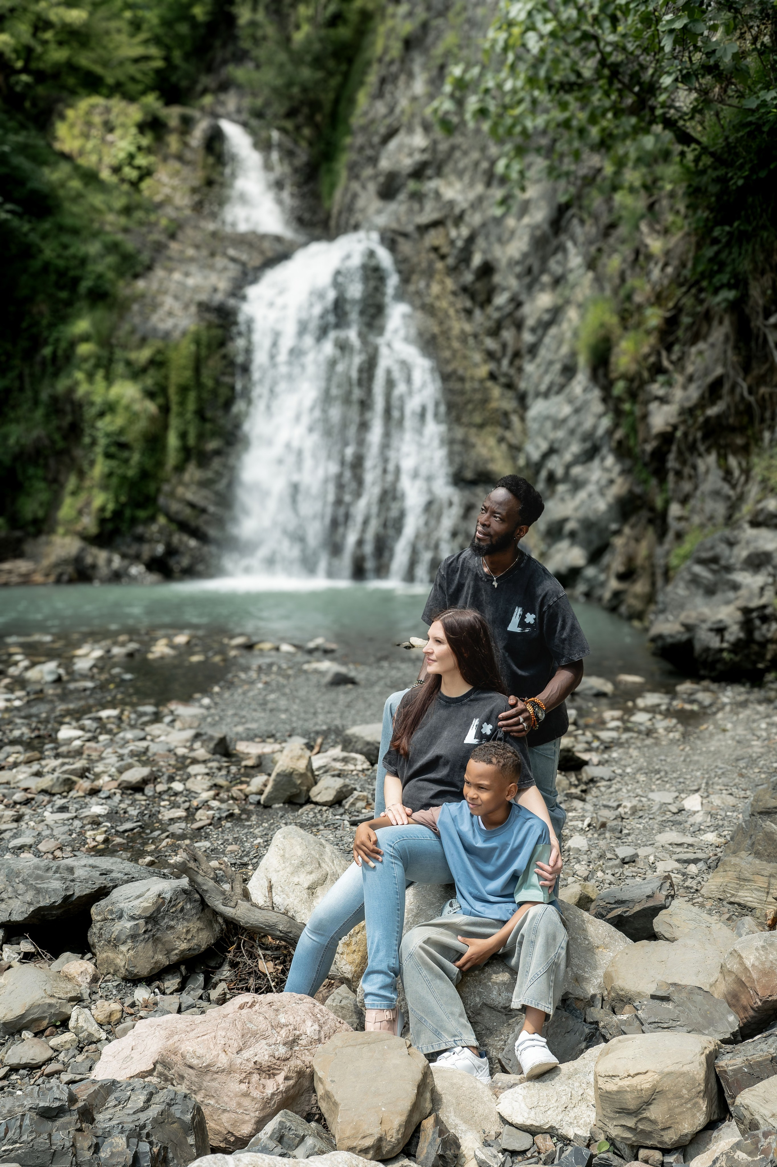 Тьерри и Светлана у реки. Наталья Слесаренко фотограф в Сочи
