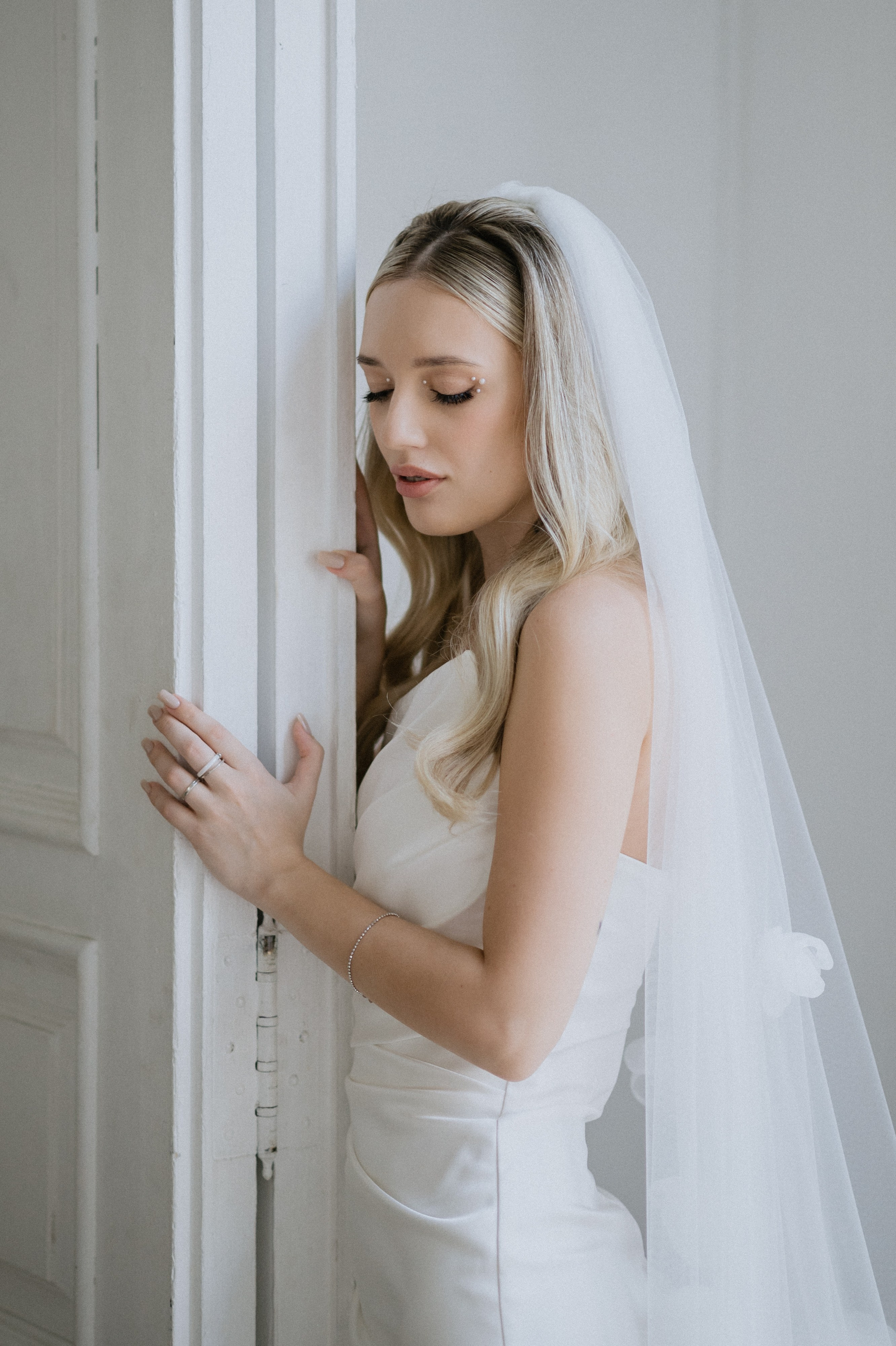 Регистрация брака и фотосессия в Особняке Royal. Свадебный фотограф Москва — Сергей и Татьяна