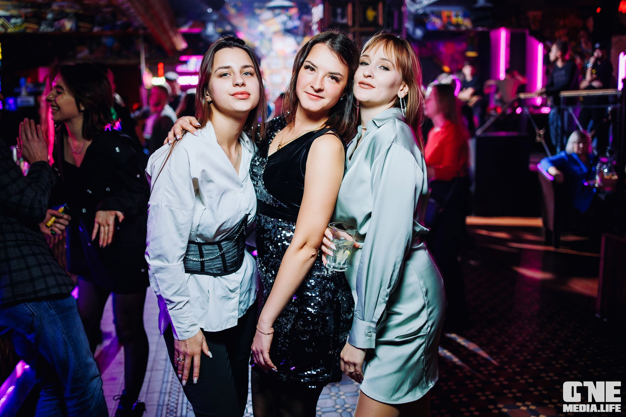 Фоторепортаж из бара XxxX. One Media Life: фоторепортажи, фотоотчеты с мероприятий и заведений