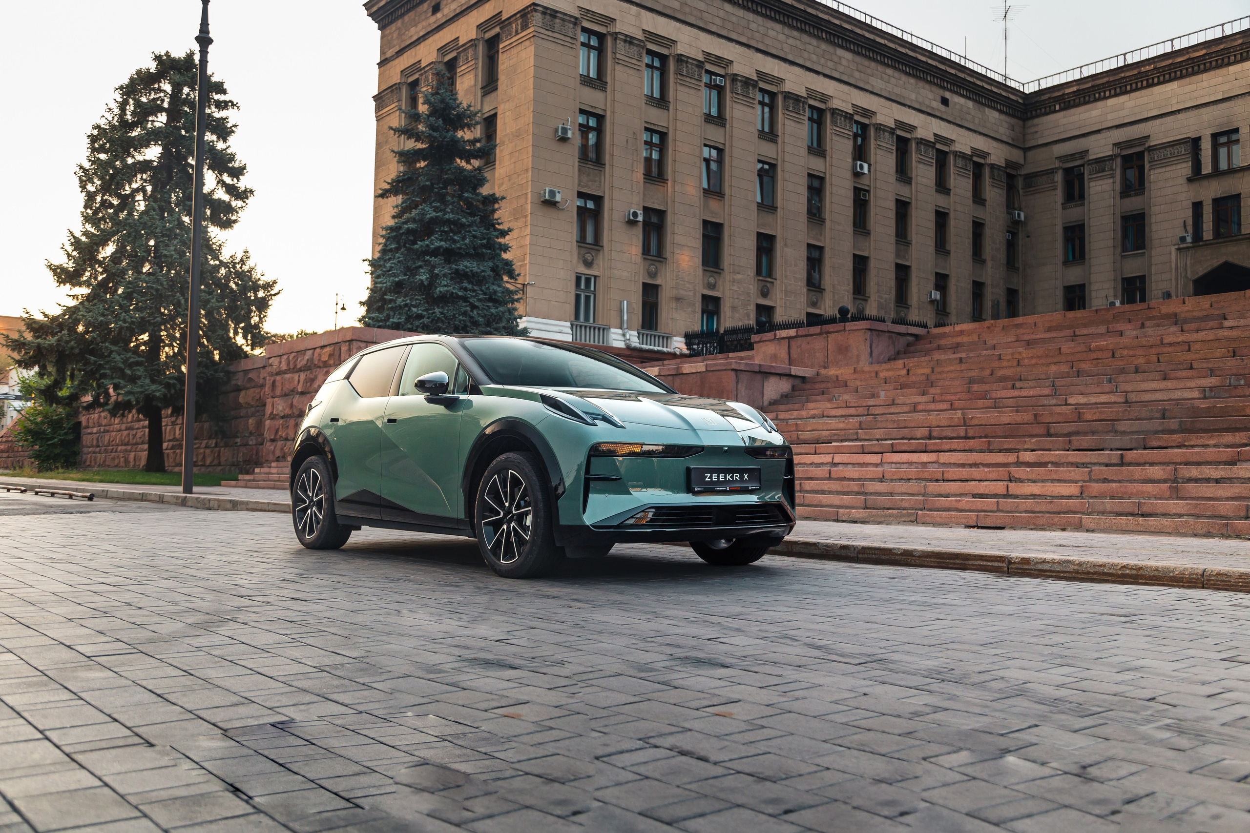 ZEEKR X. Рекламный и портретный фотограф в Алматы — Серекпаев Танирхан