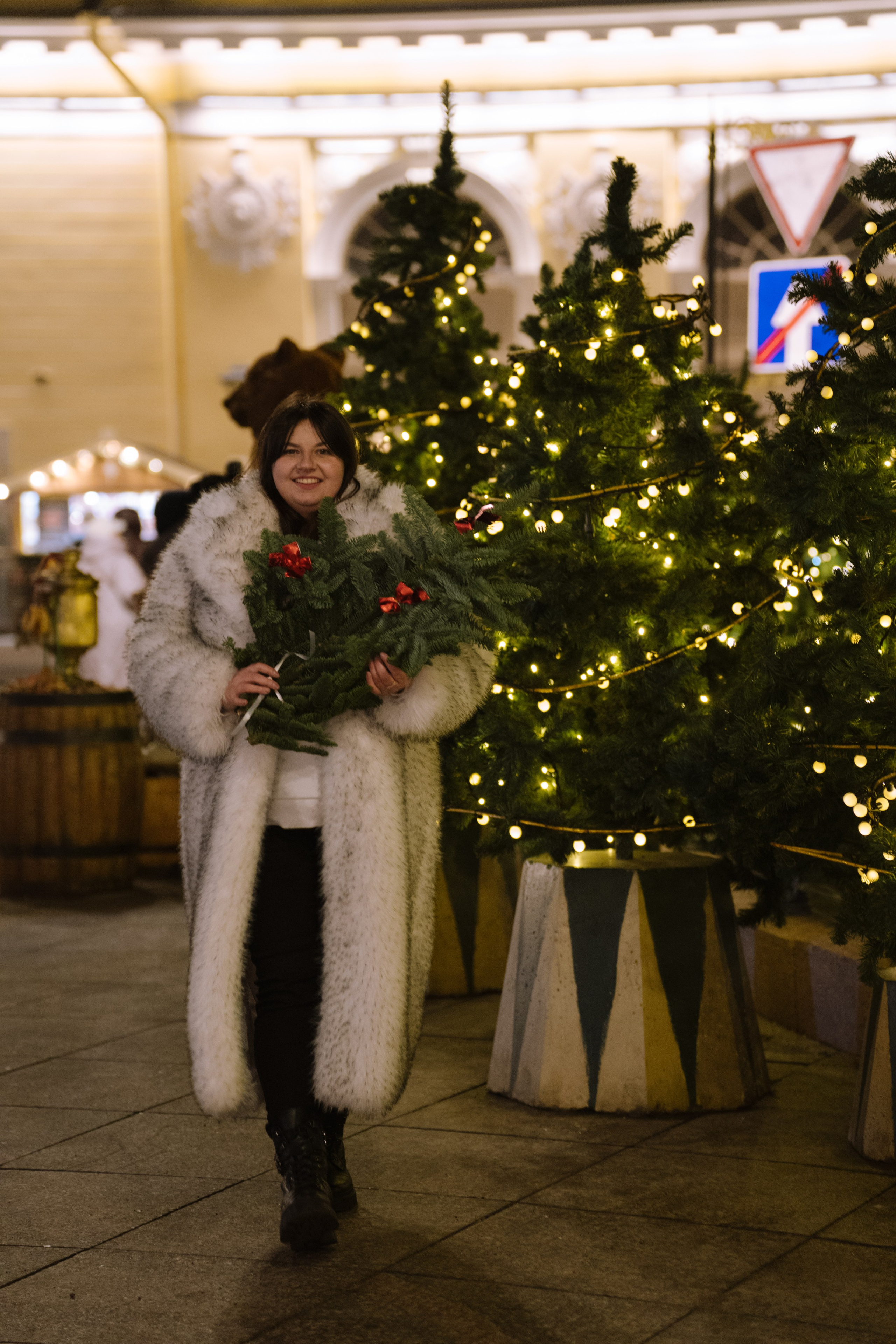 ПРОГУЛКА НА МАНЕЖНОЙ ПЛОЩАДИ ДЛЯ ДЕВУШКИ ПЕРЕД НОВЫМ ГОДОМ (НОВОГОДНЯЯ ФОТОСЕССИИЯ НА МАНЕЖНОЙ ПЛОЩАДИ). Профессиональный фотограф, Санкт-Петербург — Виктория Богомолова