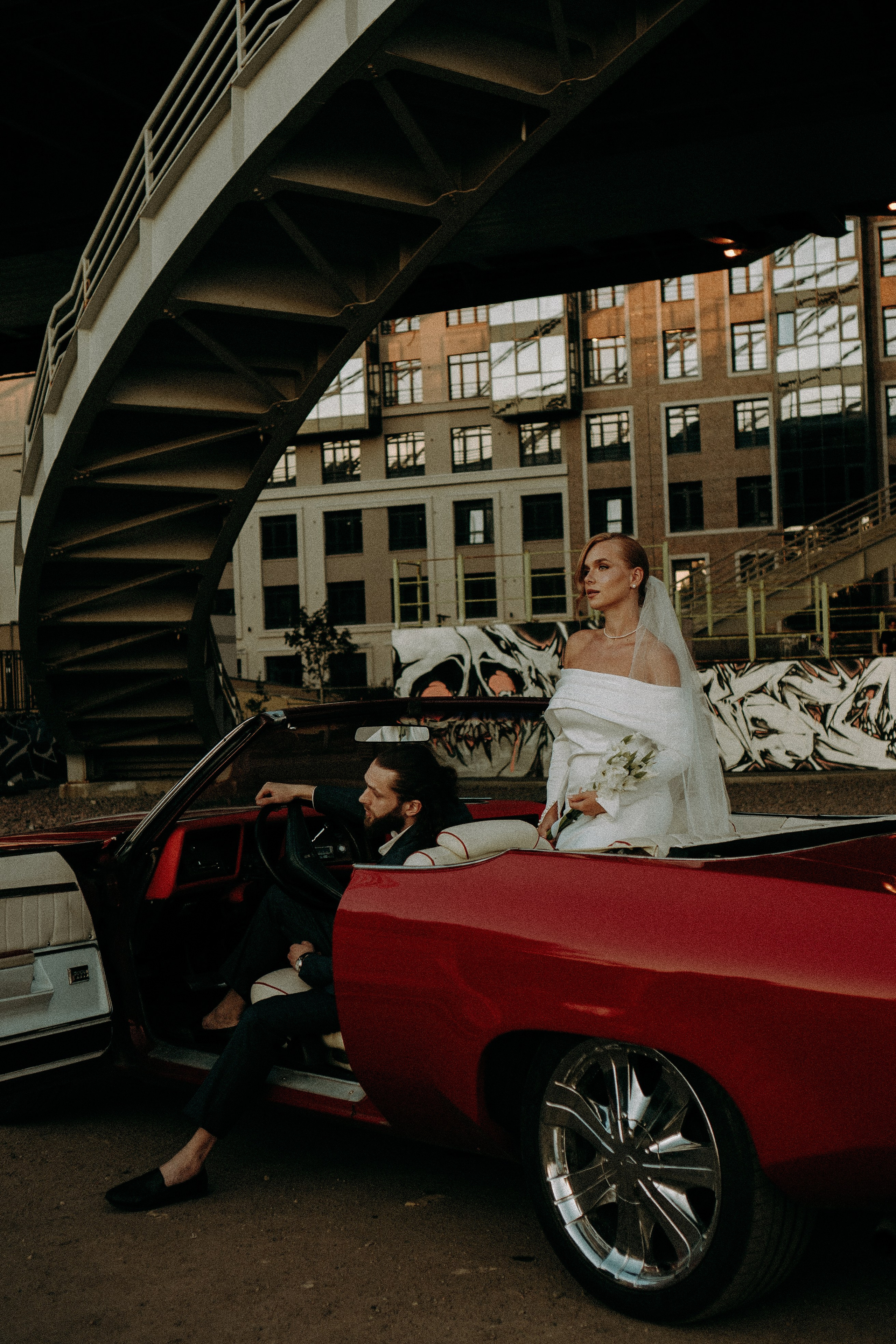 СВАДЕБНАЯ СЬЕМКА ВОЗЛЕ МСОТА БЕТАНКУРА НА КАБРИОЛЕТЕ. Профессиональный фотограф, Санкт-Петербург — Виктория Богомолова