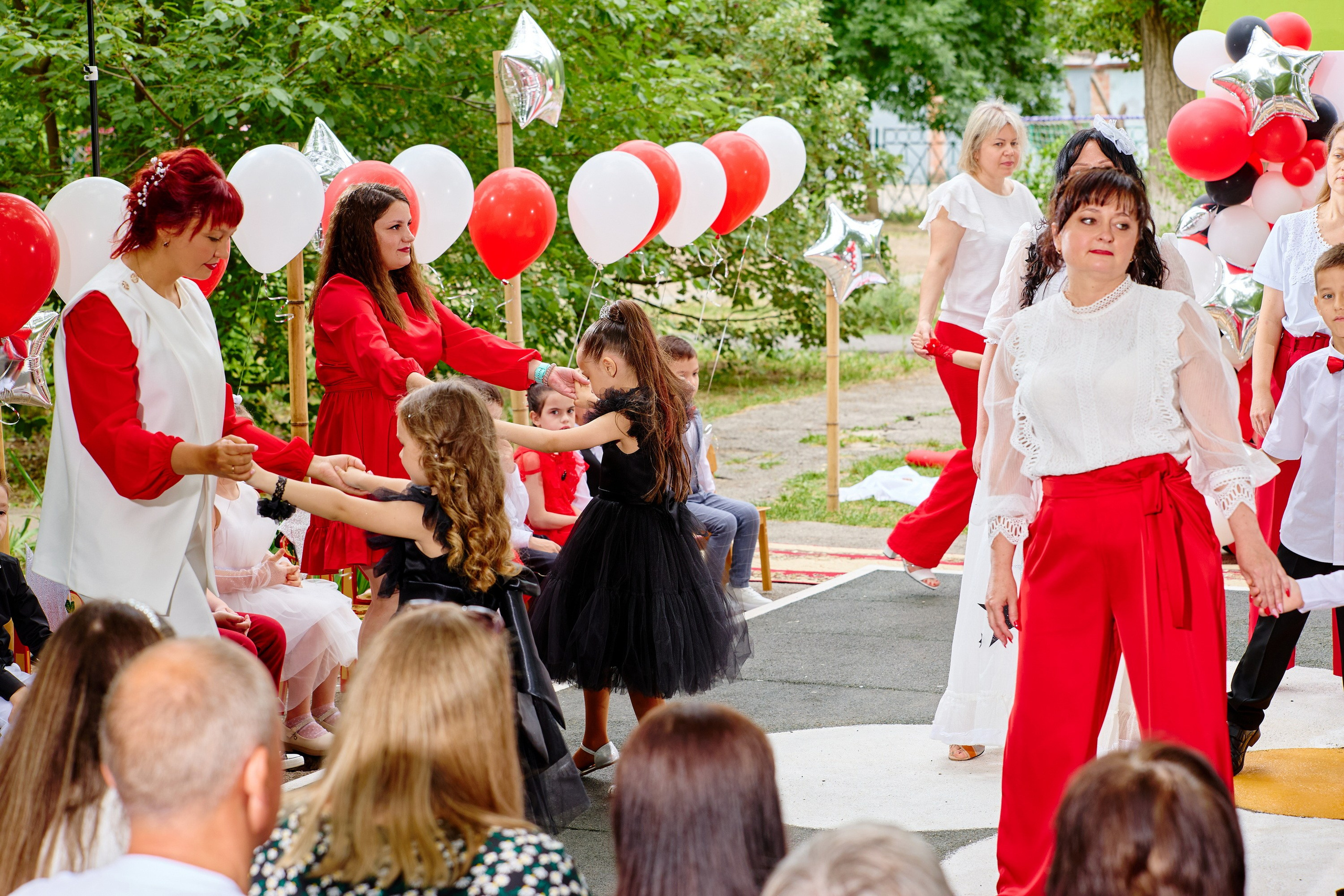 Выпускной 45 сад. Фотограф Выпускные альбомы Таганрог Сергей Коробченко