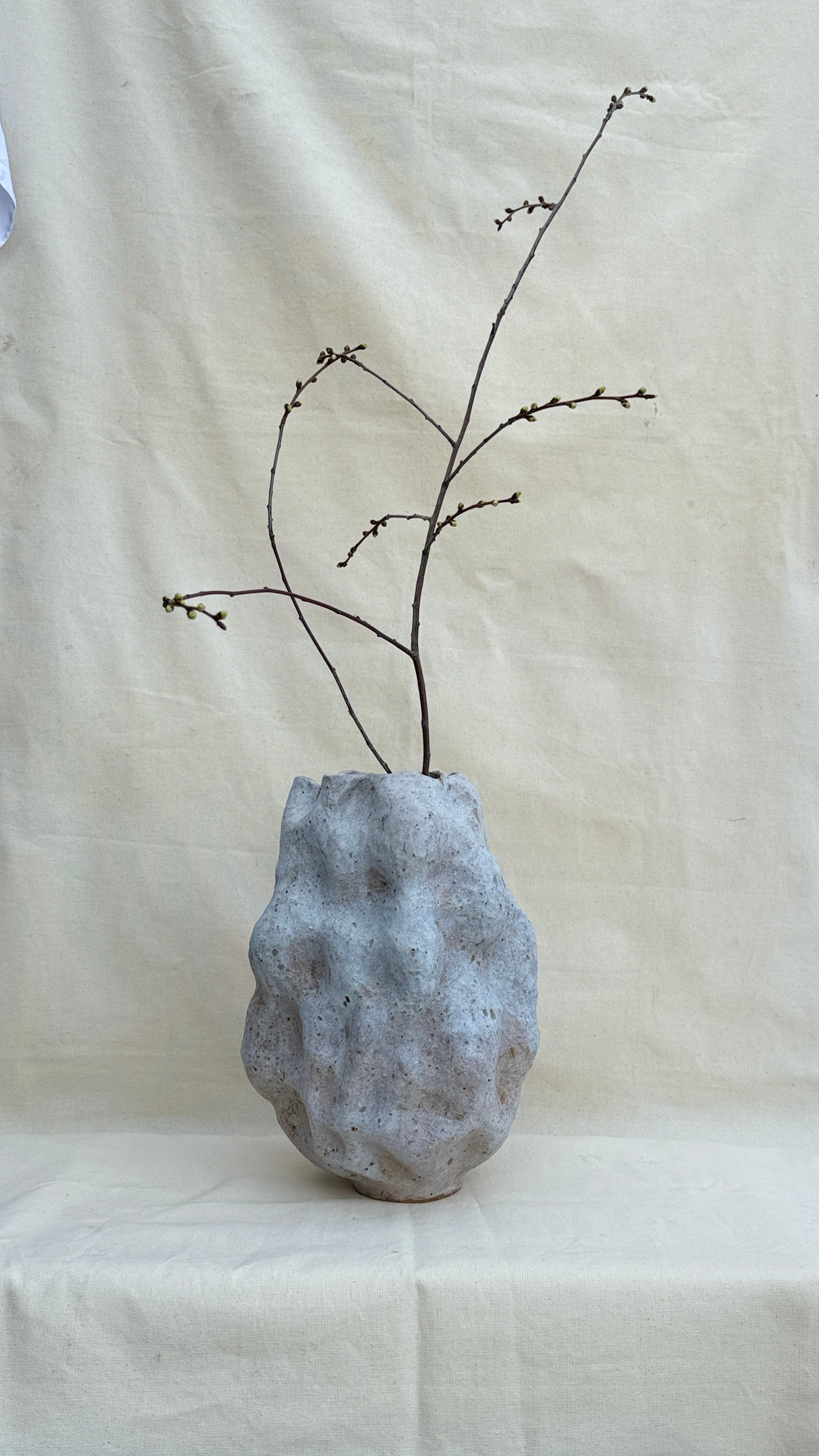 Ваза «Большой серый камень». Арт-керамика Катерины Жизневской