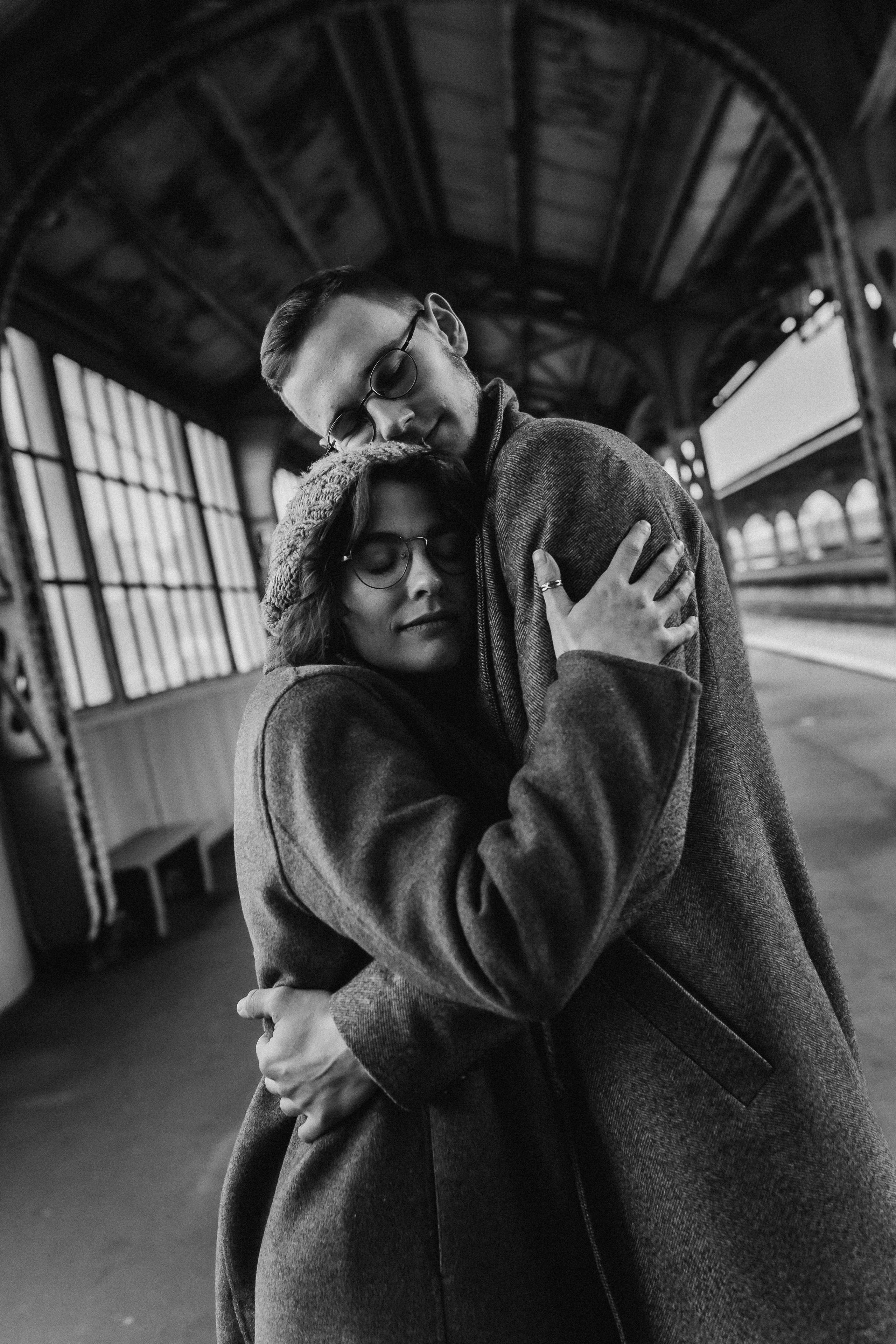 Никита и Юля: съёмка на Витебском вокзале. Фотограф Санкт-Петербург Князева Елизавета