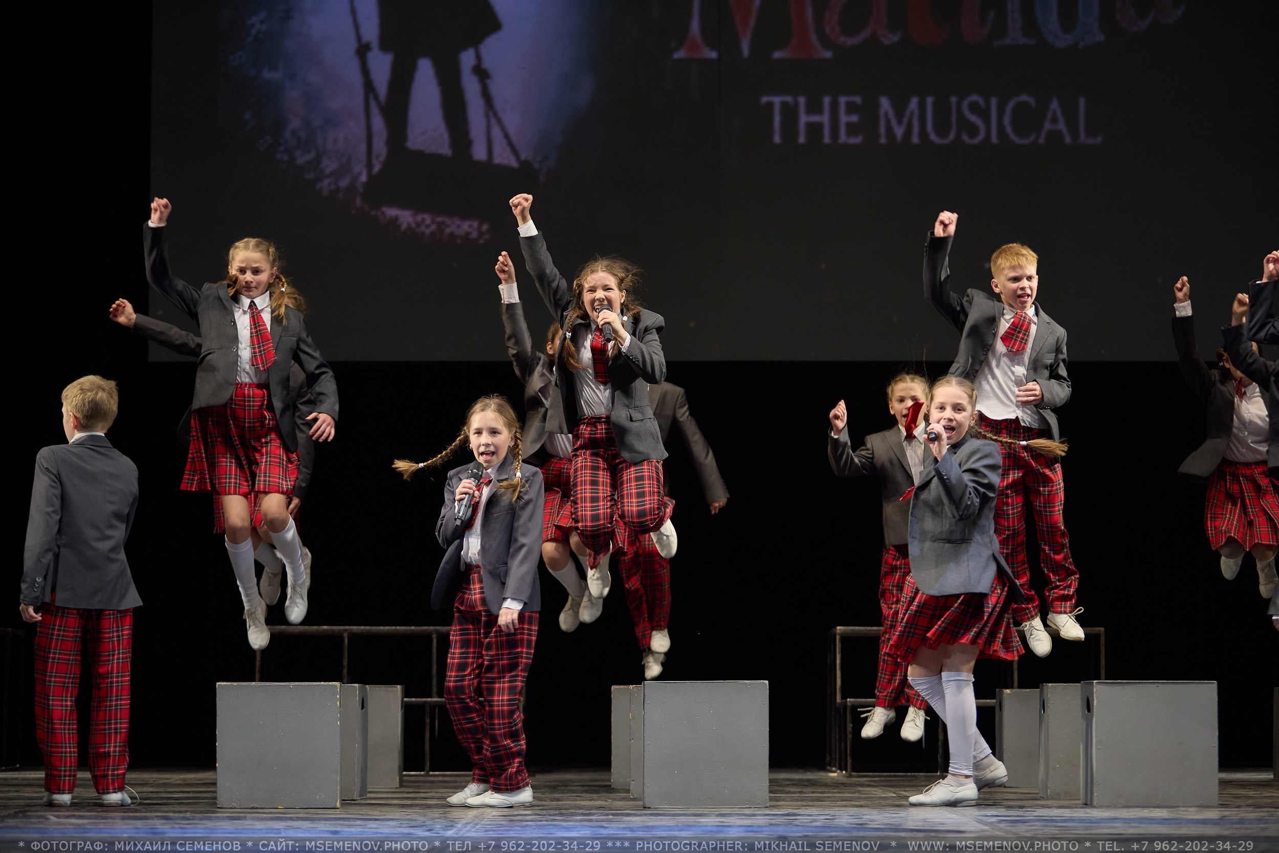 Концерт «Веселая семейка». Photographer for business Mikhail Semenov. Aqua photo studio, photo school