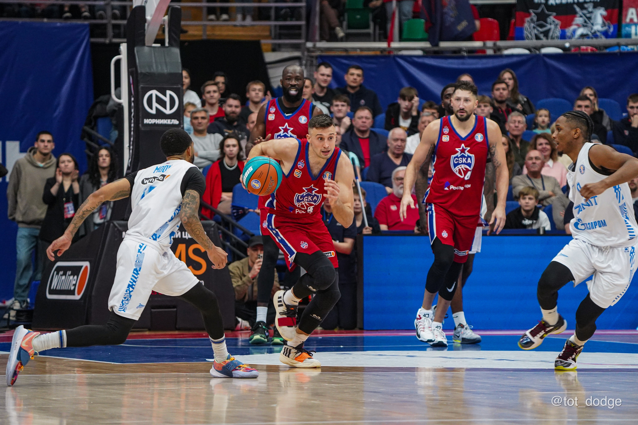 Баскетбол. ЦСКА-Зенит (13.10.24). Автомобильный фотограф Шакая Кирилл