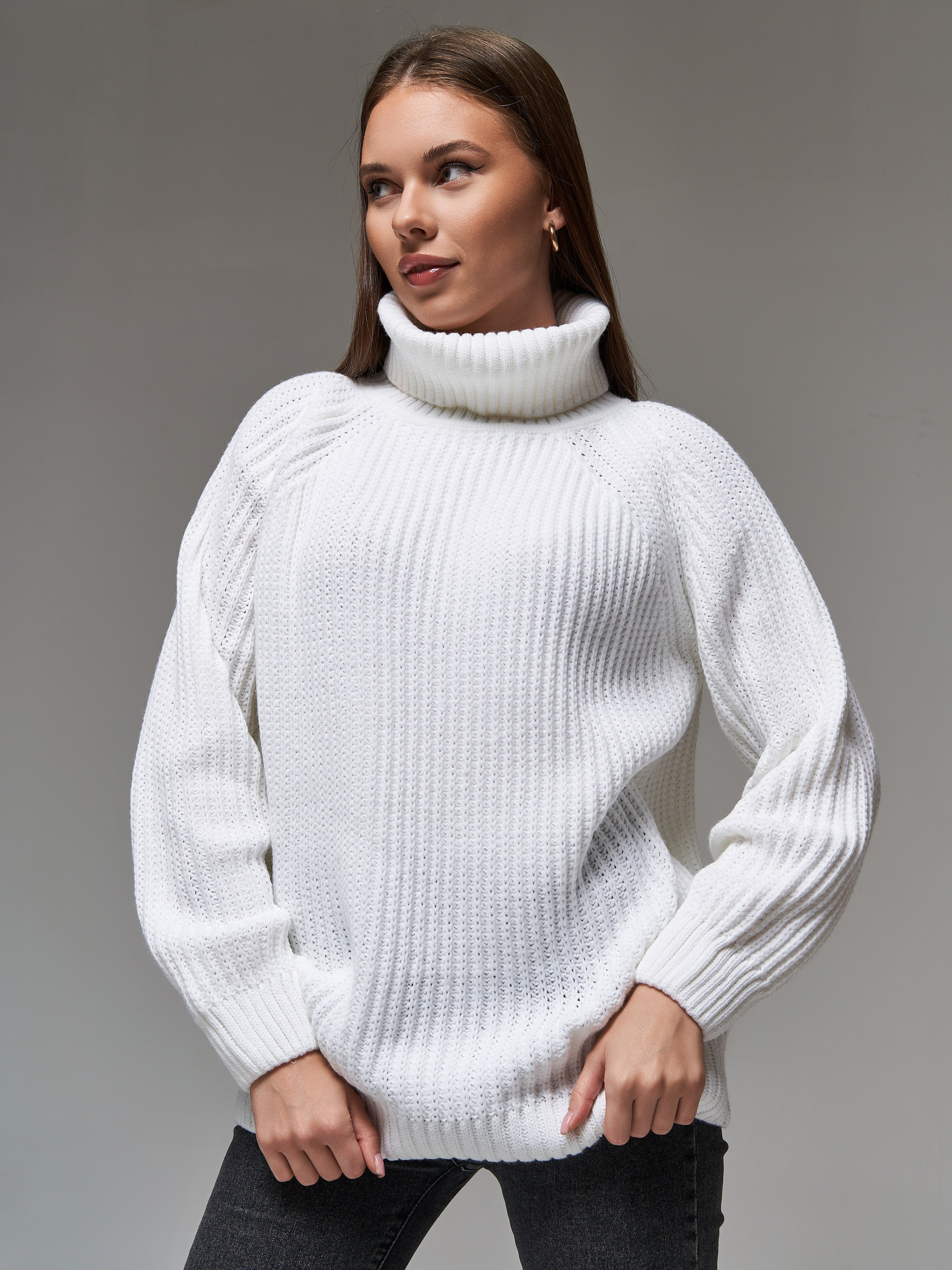 Женский свитер. Фотограф для маркетплейсов в Москве