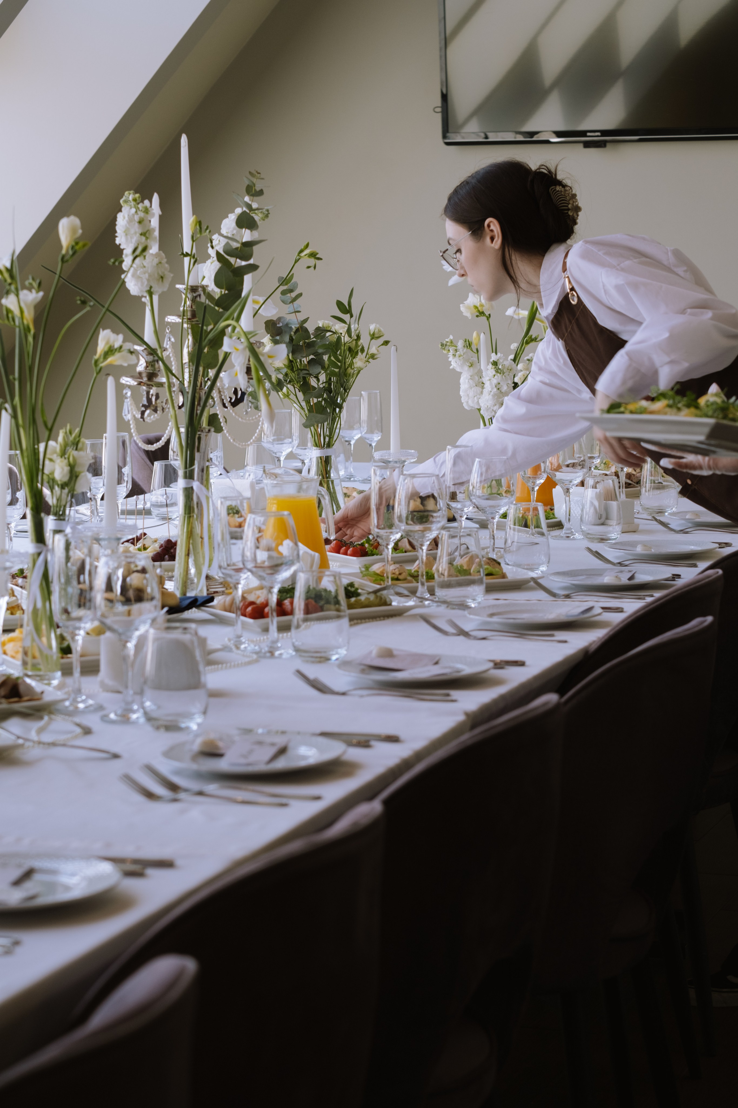 СВАДЕБНЫЙ БАНКЕТ НА ВЛАДИМИРСКОЙ В САНКТ-ПЕТЕРБУРГЕ (КАМЕРНАЯ СВАДЬБА). Профессиональный фотограф, Санкт-Петербург — Виктория Богомолова