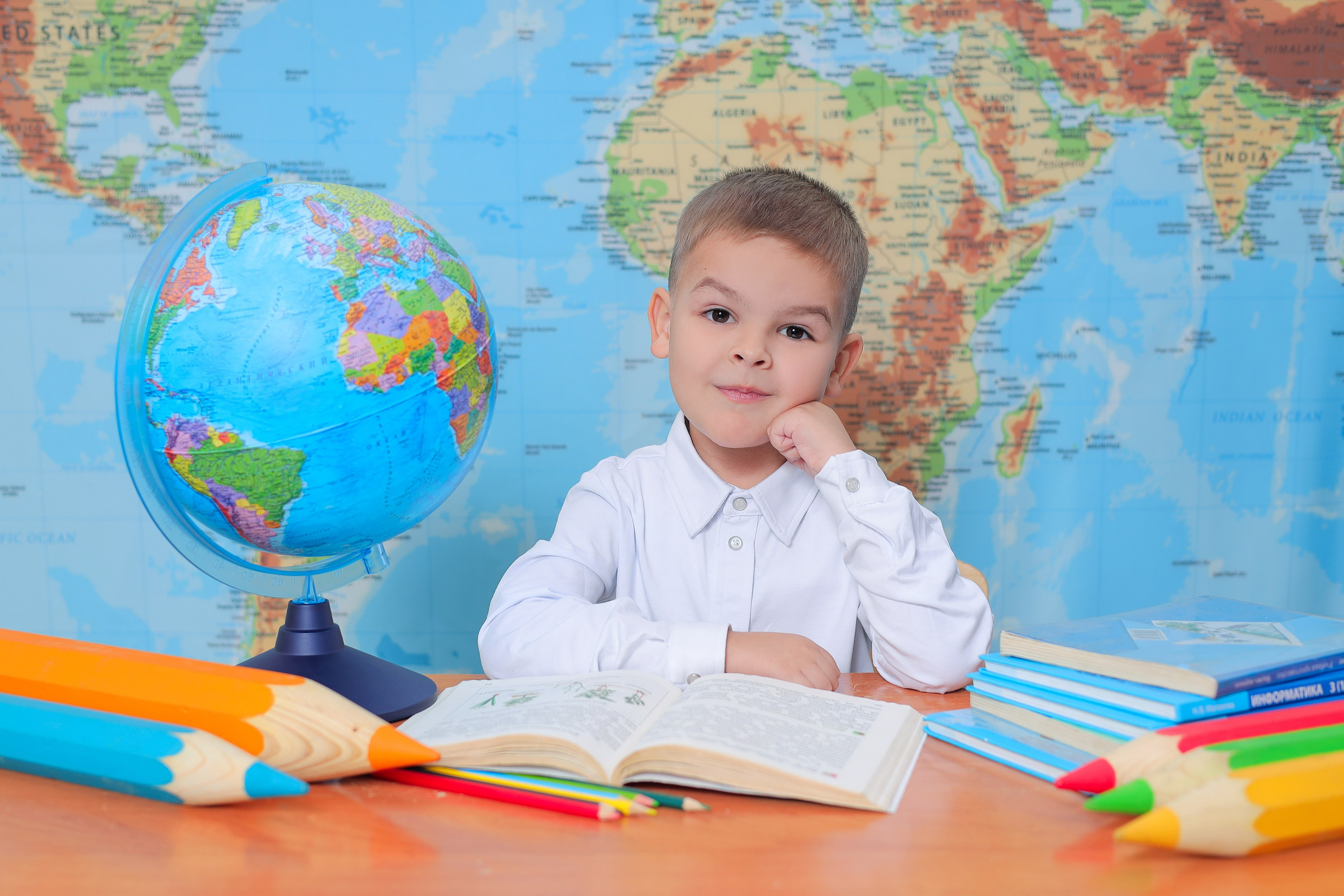 Фон Карта Мира. Фотостудия «Стремянка».Фотосессии в детских садах и школах
