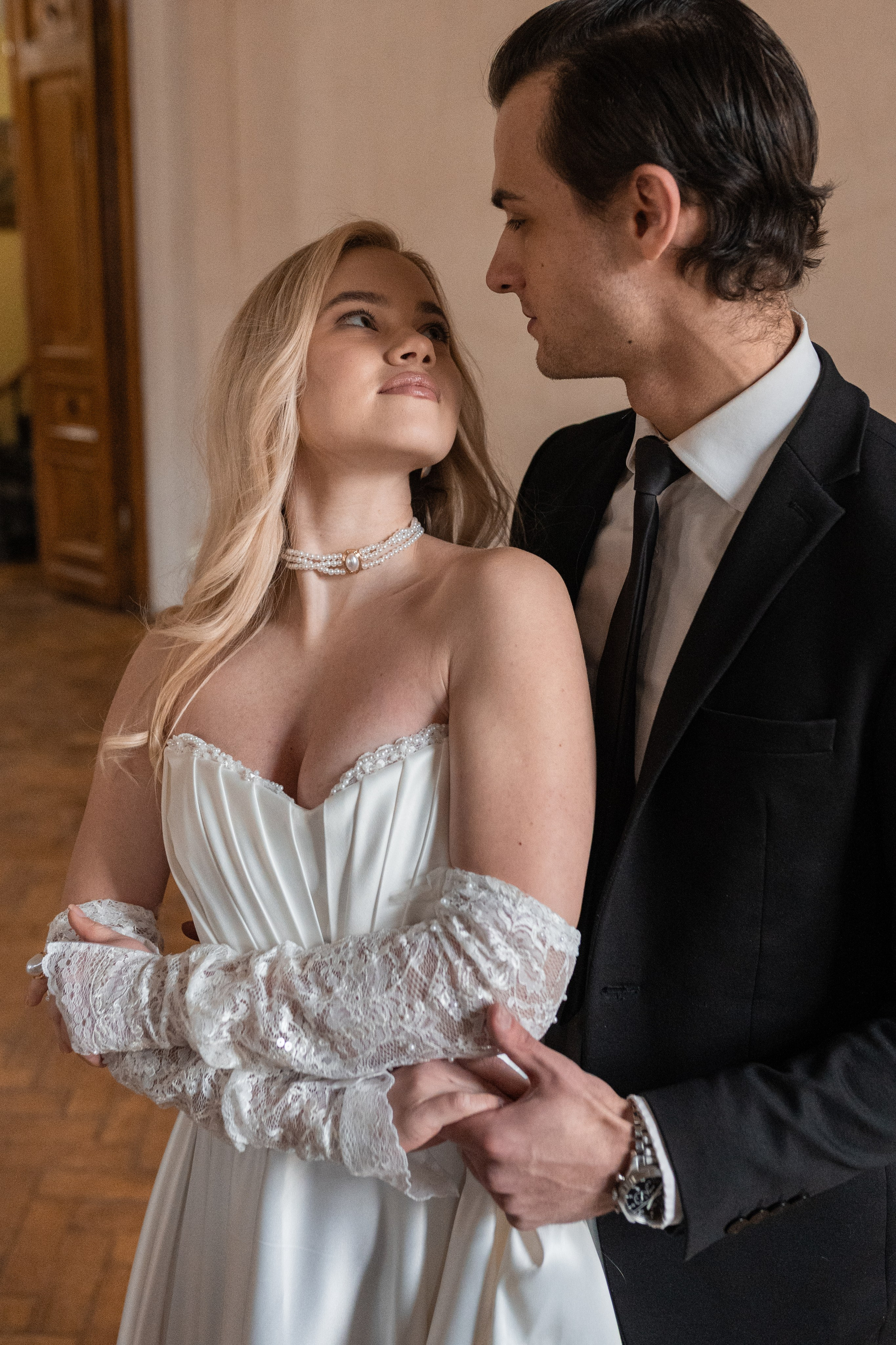 Свадебная фотосессия в Пушкинской библиотеке. Свадебный фотограф в Москве Анна Полушина