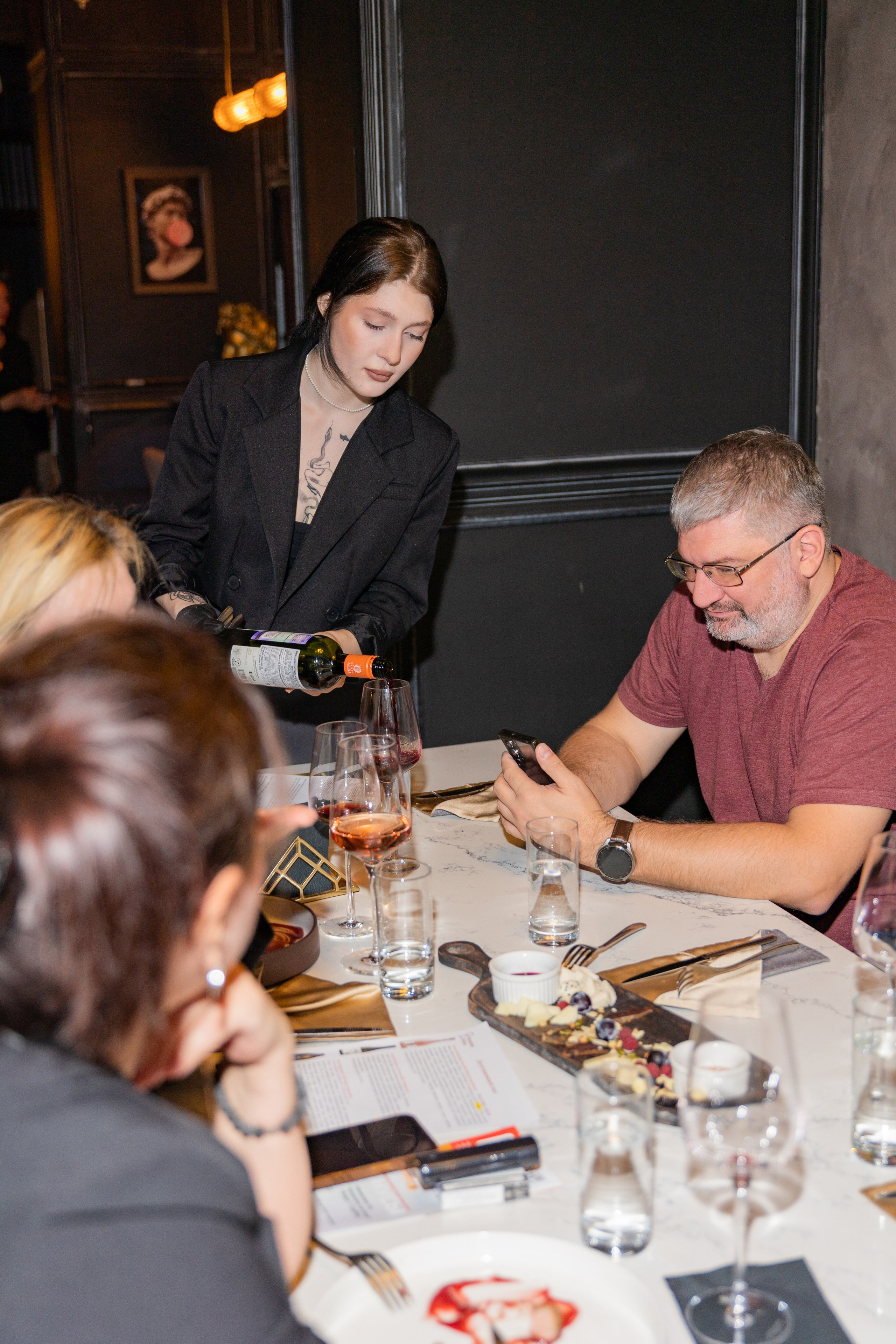 Дигустация вина от магазина Дилан в ресторане Кантина. Выпускные альбомы во Владивостоке