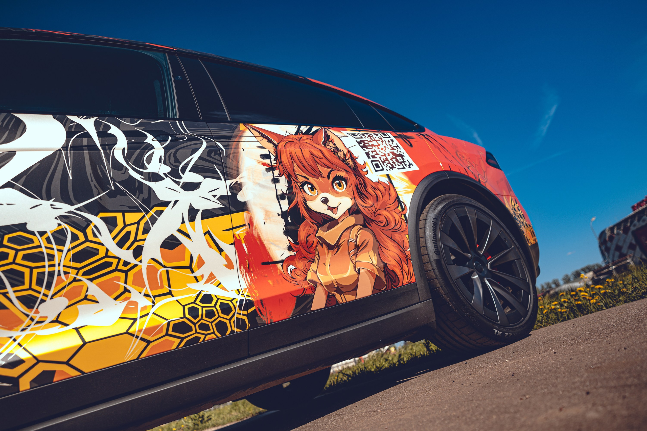 Винилография на Tesla Model X Plaid. Студия дизайна и оклейки авто Barmaley Design