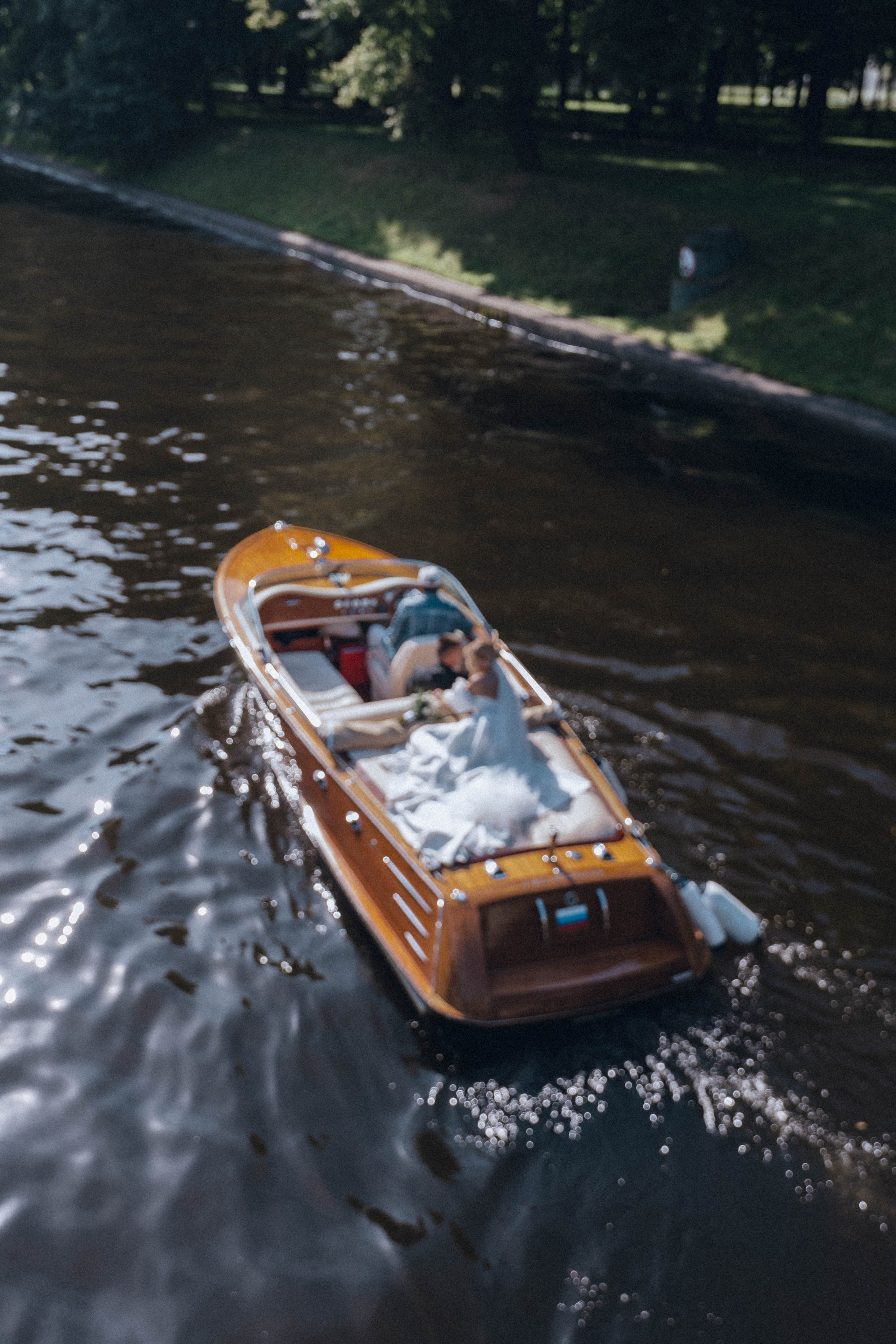 СВАДЕНБНАЯ СЬЕМКА НА КАТЕРЕ ПО КАНАЛАМ САНКТ-ПЕТЕРБУРГА И В АКВАТОРИИ НЕВЫ. Профессиональный фотограф, Санкт-Петербург — Виктория Богомолова