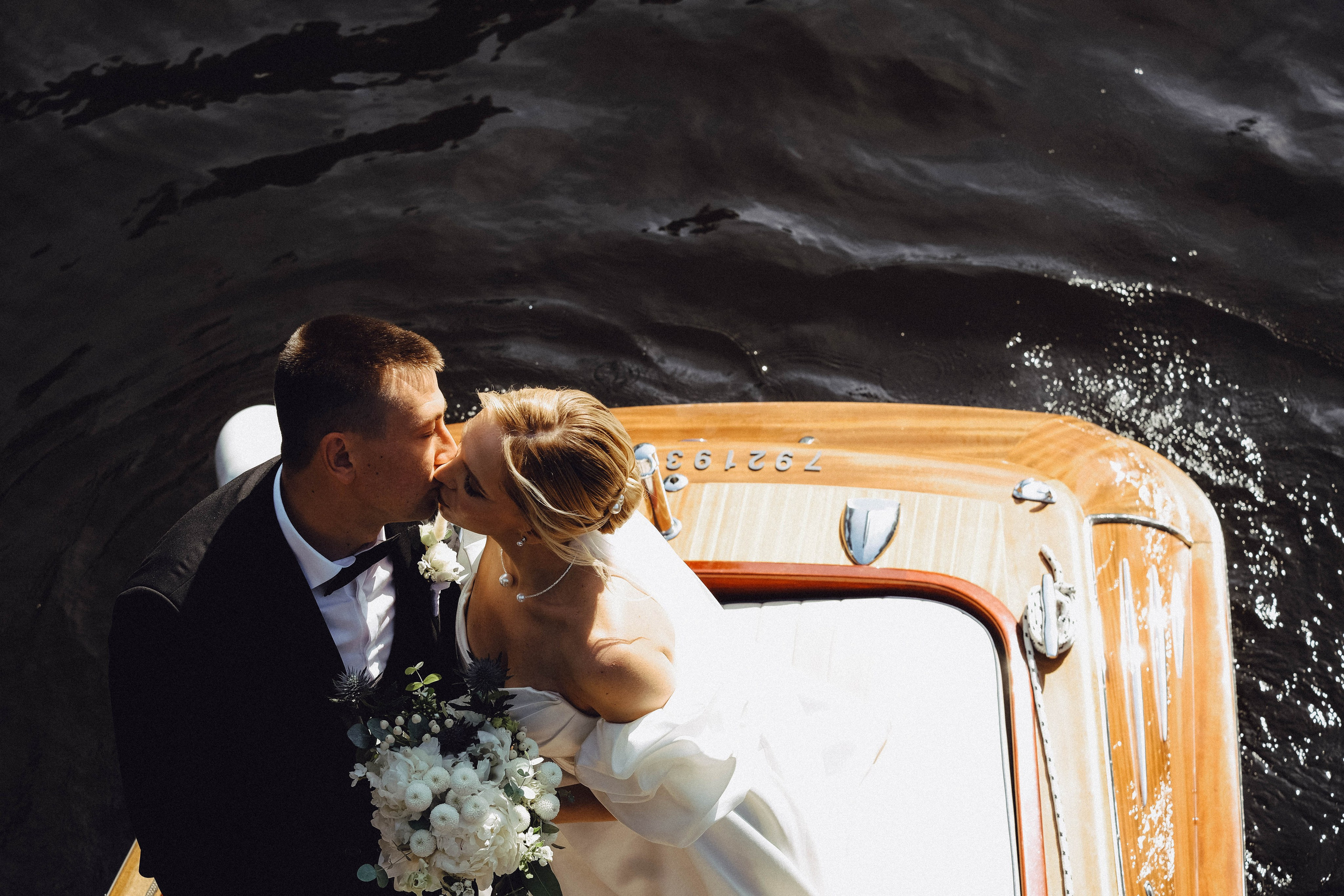 СВАДЕБГНАЯ ПРОГУЛКА ПО КАНАЛ САНКТ-ПЕТЕРБУРГА НА КАТЕРЕ. Профессиональный фотограф, Санкт-Петербург — Виктория Богомолова