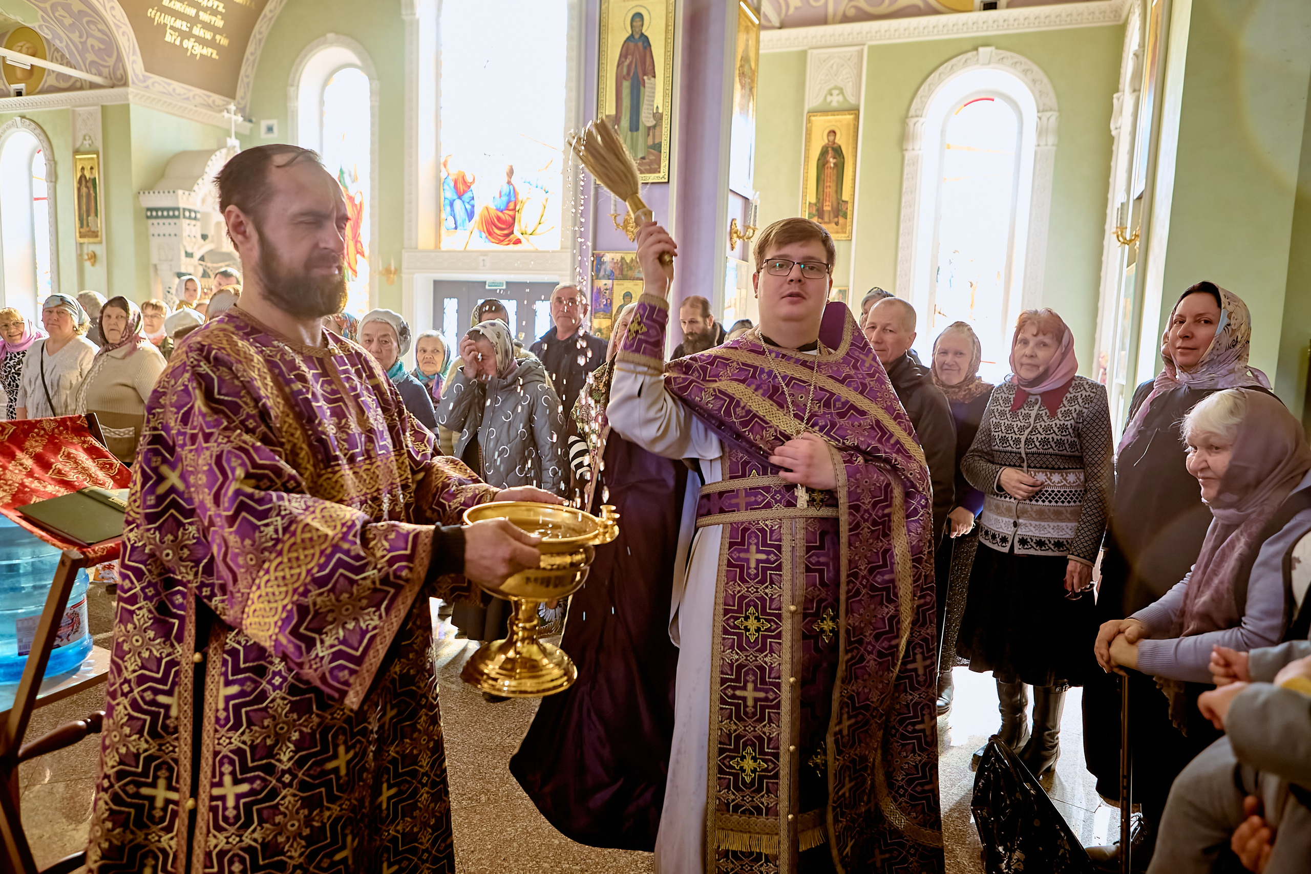 Фотографии Божественной Литургии в Неделю Крестопоклонную