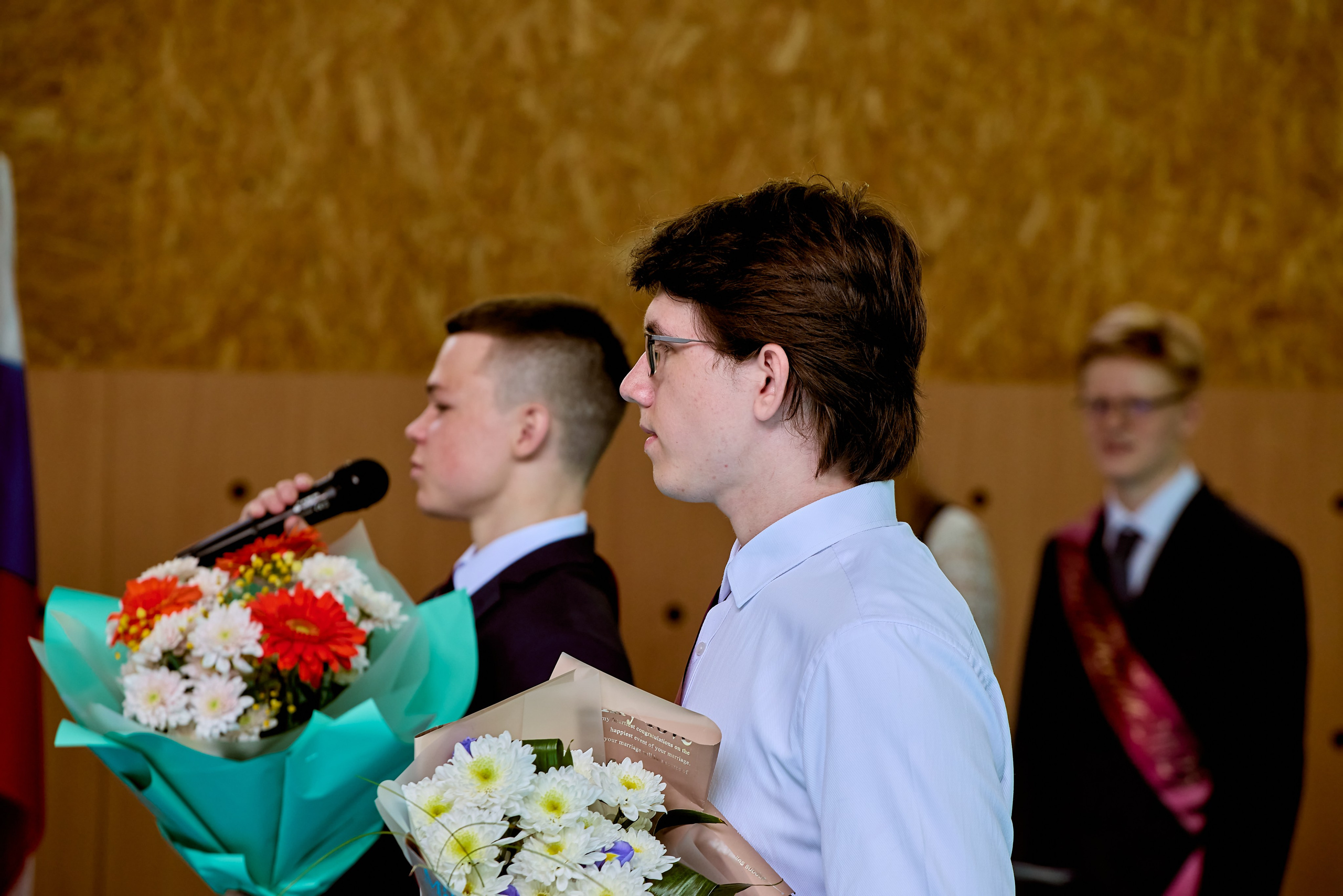 Последний звонок — символ новых мечтаний и свершений, фото православного фотографа Николая Голованова, г. Дзержинск.