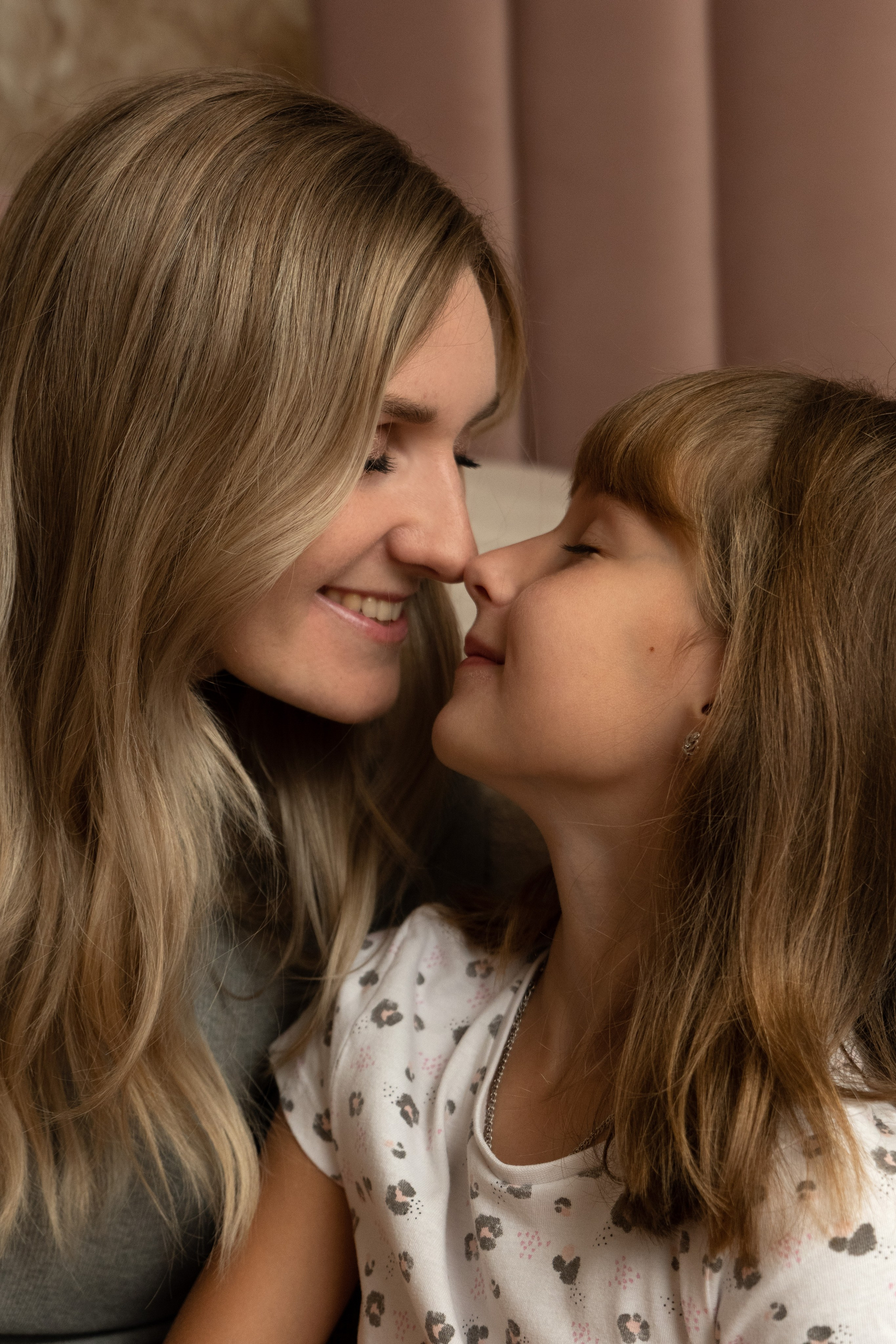 Семейная фотосессия дома. Фотограф видеограф Ольга Василевская