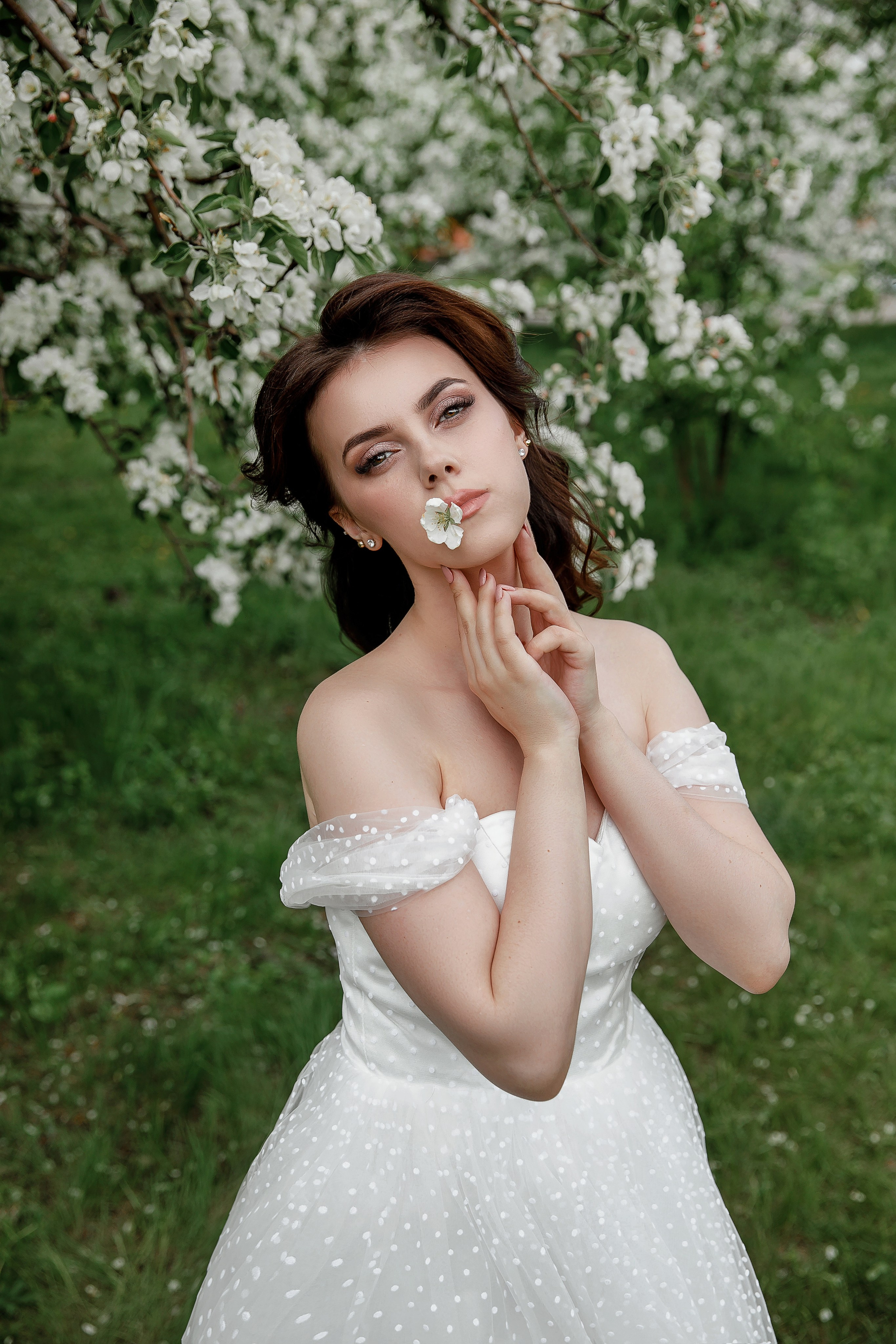 Фотосессия в яблонях. Свадебный фотограф в новокузнецке