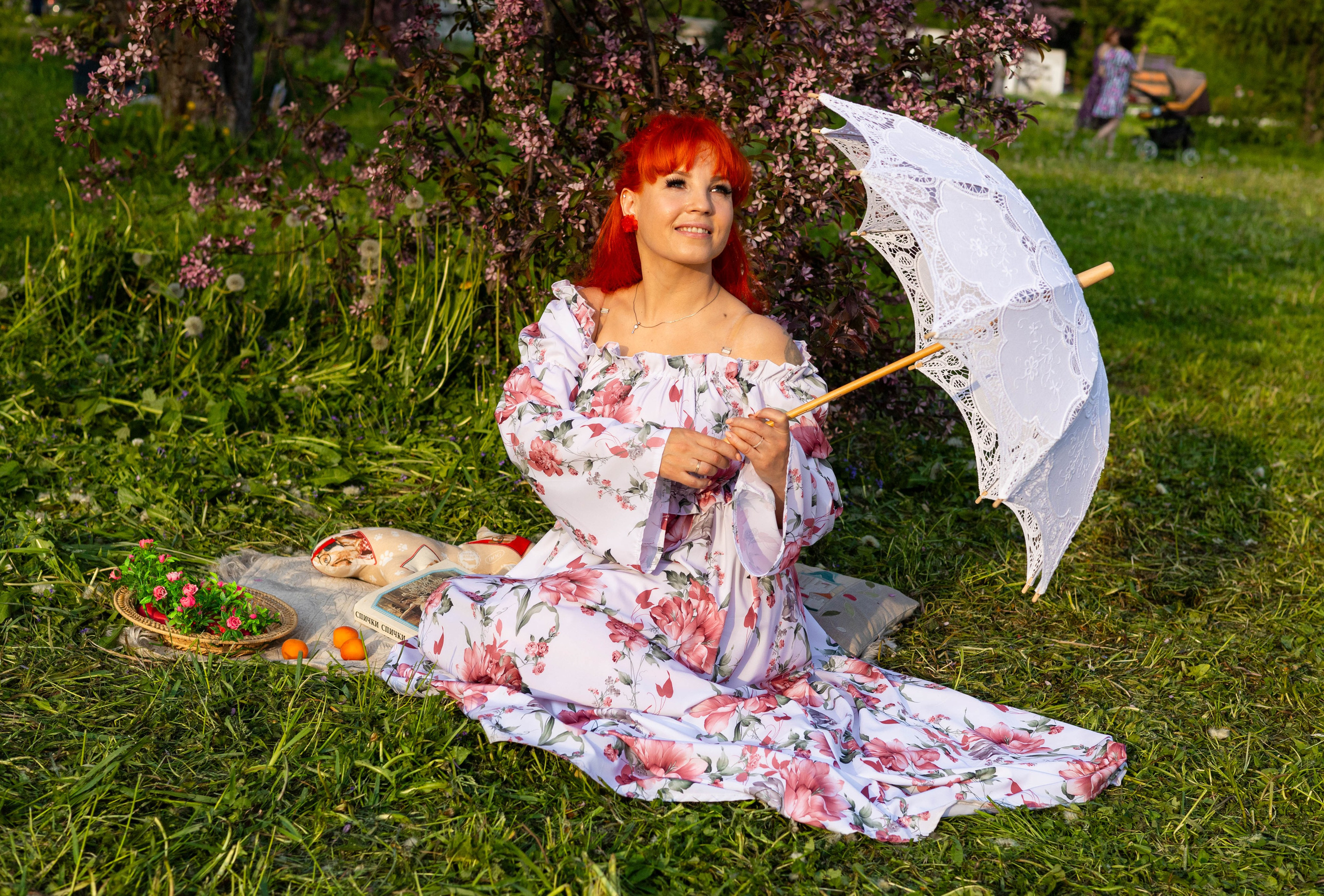 Алена. Весенняя фотосессия в яблоневом саду. Портретный фотограф Панферова Регина г. Санкт-Петербург, г. Казань