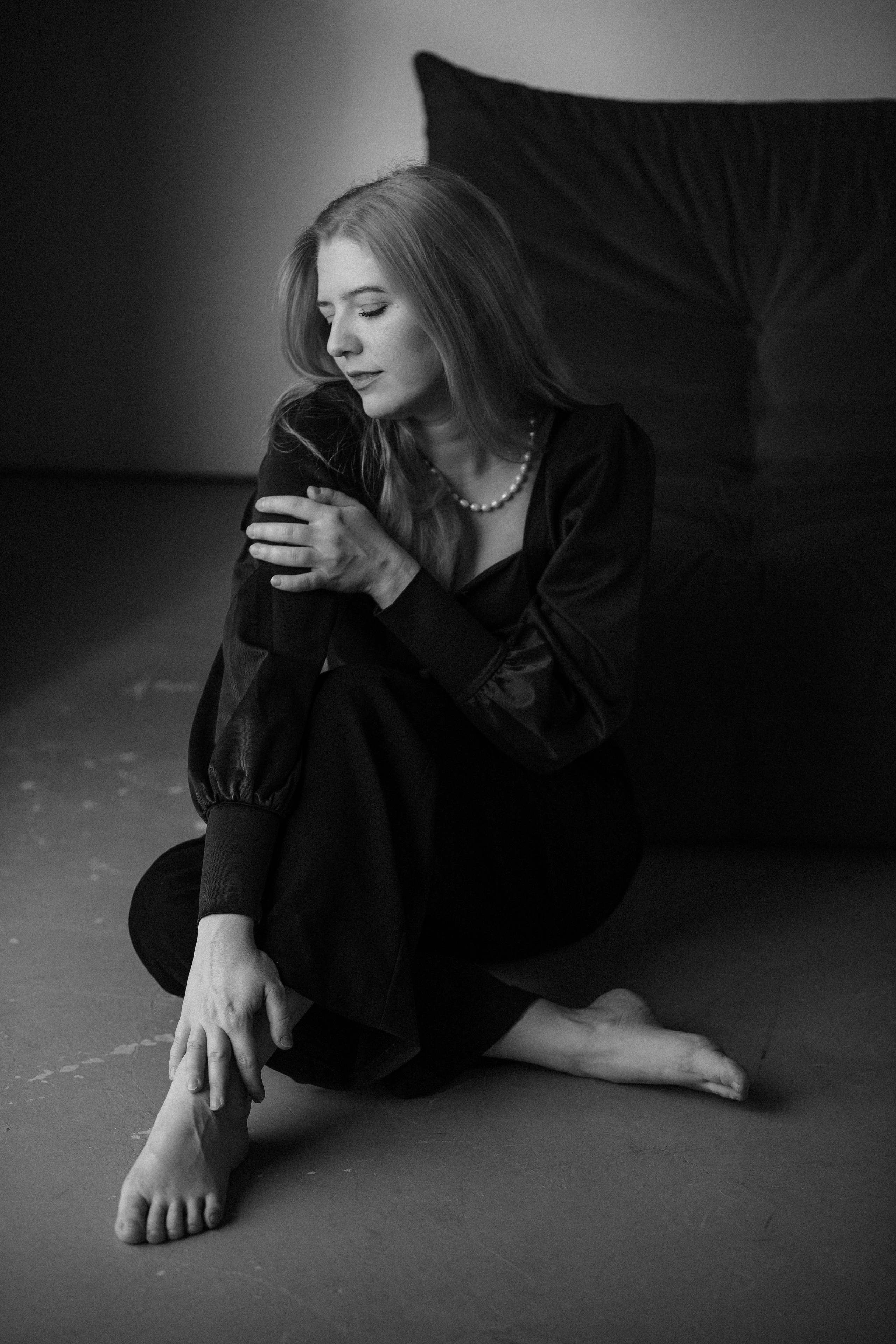 Студийные съемки в ч/б. Женский фотограф в Москве Рина Леонтьева