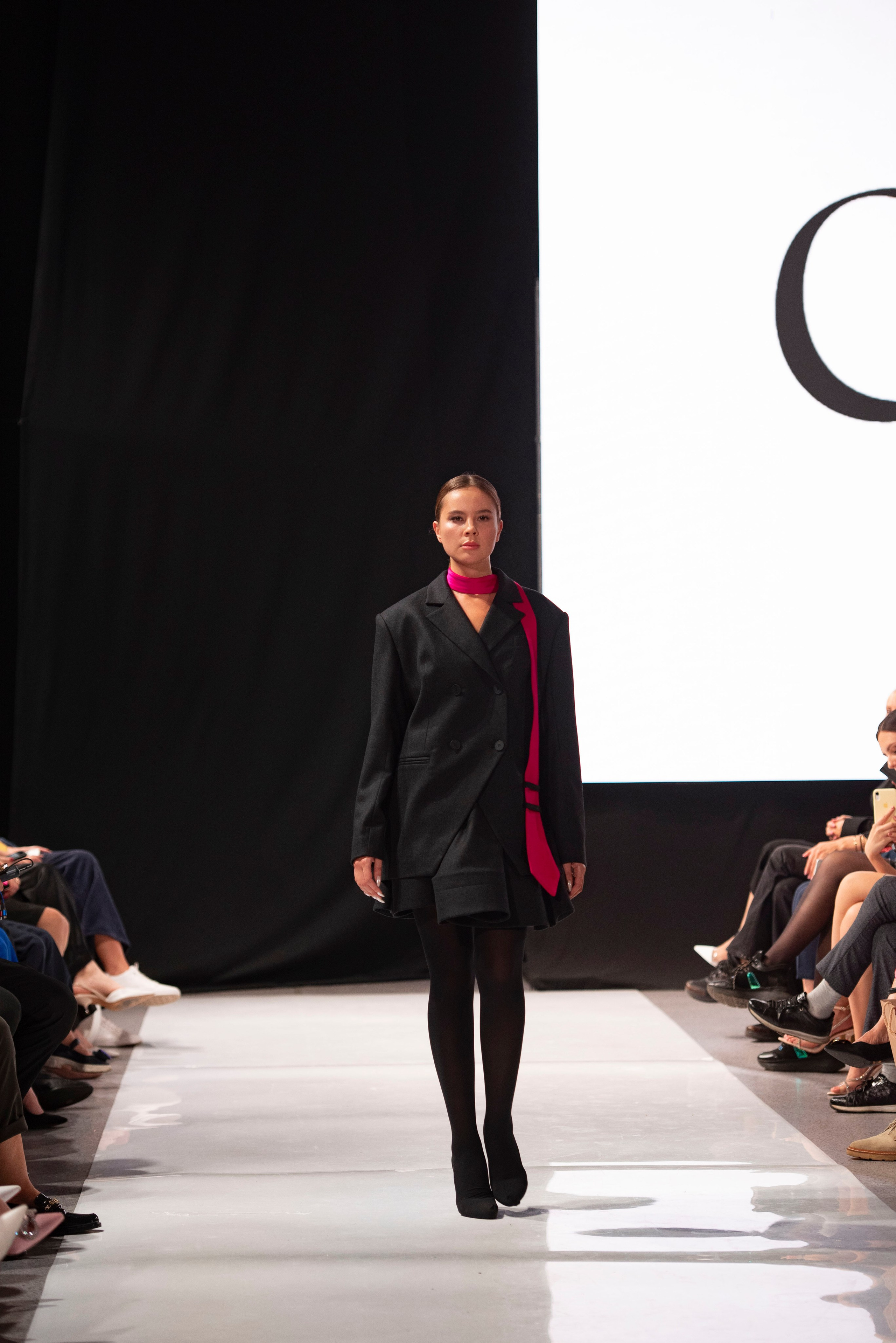 Фотограф на модельный показ. Свадебный, семейный, фэшн фотограф, школьный фотограф в Сочи