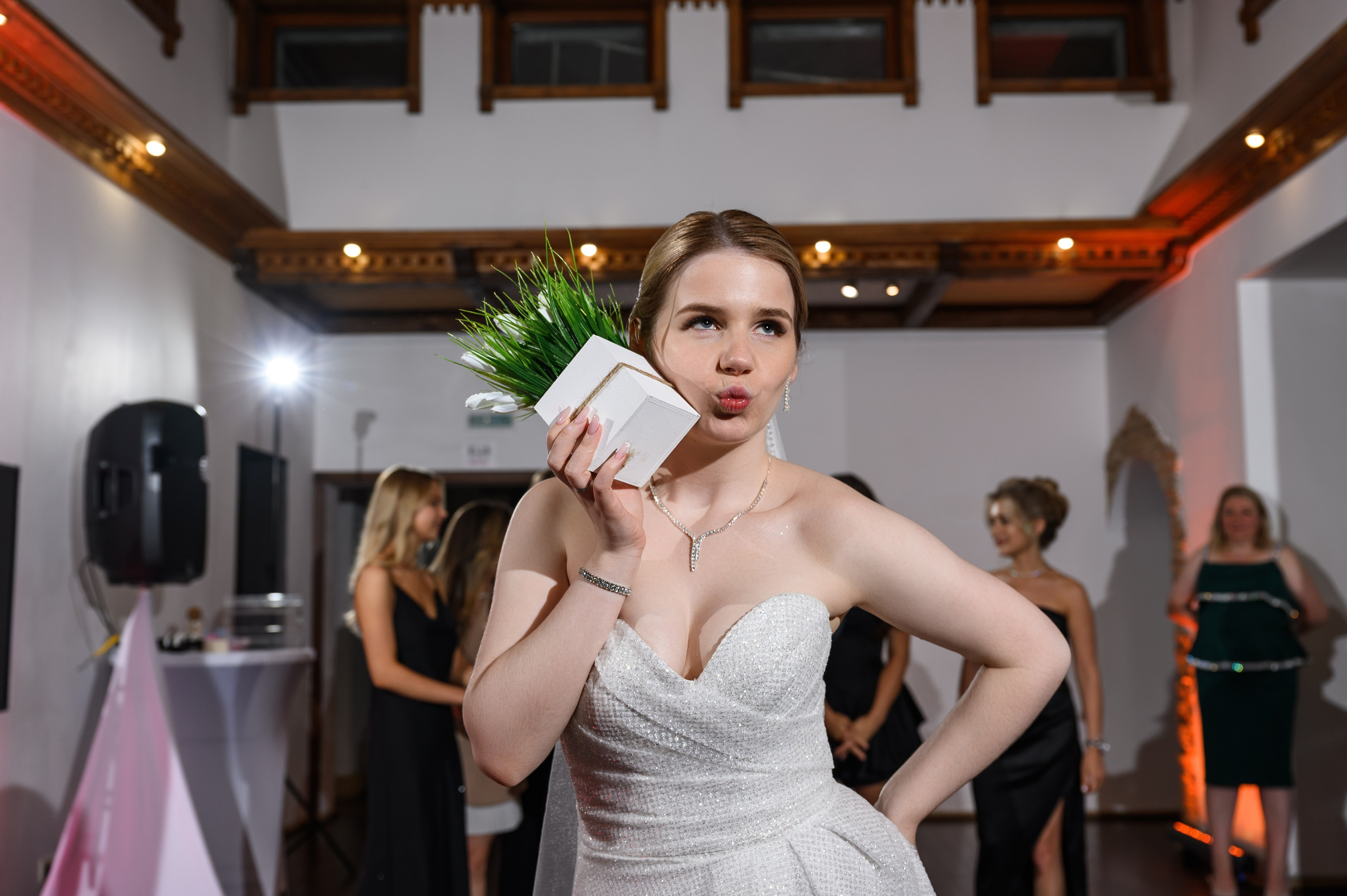 Свадебная фотосессия Банкетный зал Замок Монсоро. Свадебный фотограф Москва Юрий Кульман