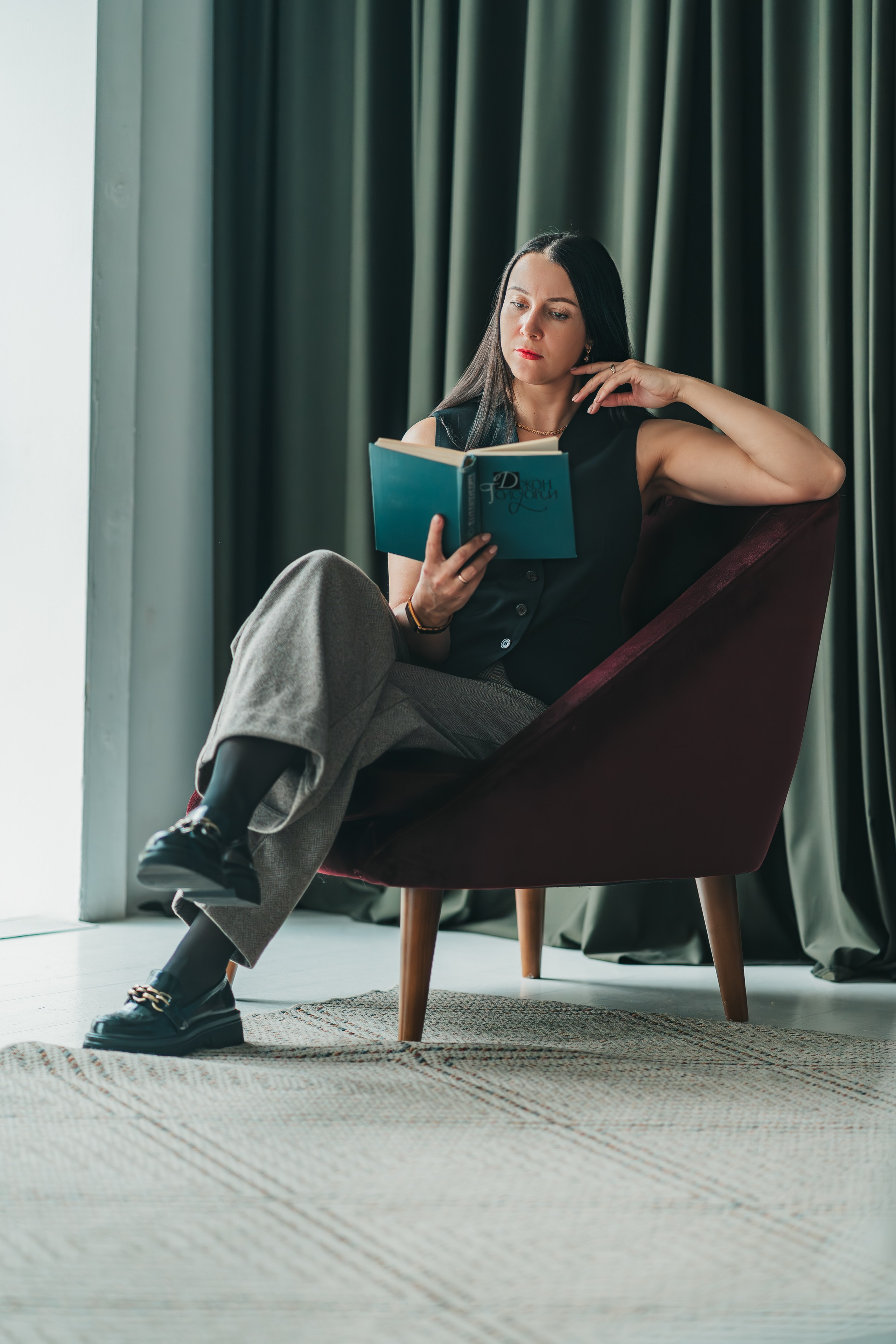 Женский портрет. Школьные альбомы и альбомы для детского сада. Юлия Осипова. Москва