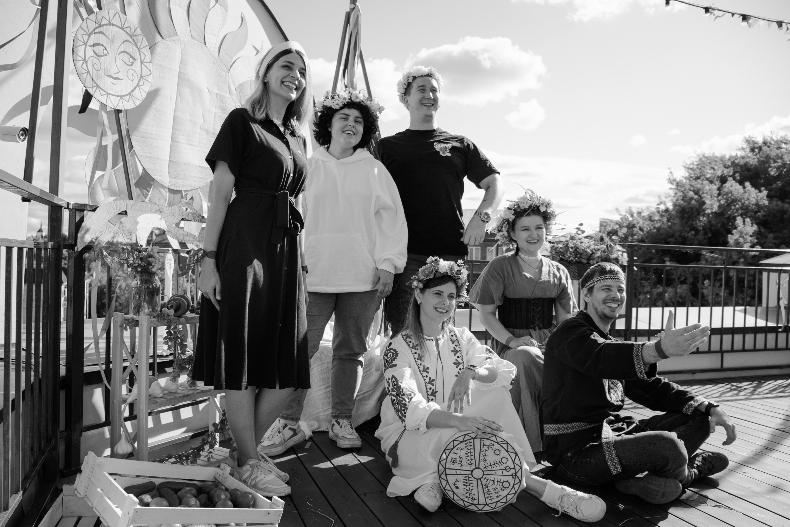 Съёмка корпоратива в городе Томск на крыше музея славянской мифологии