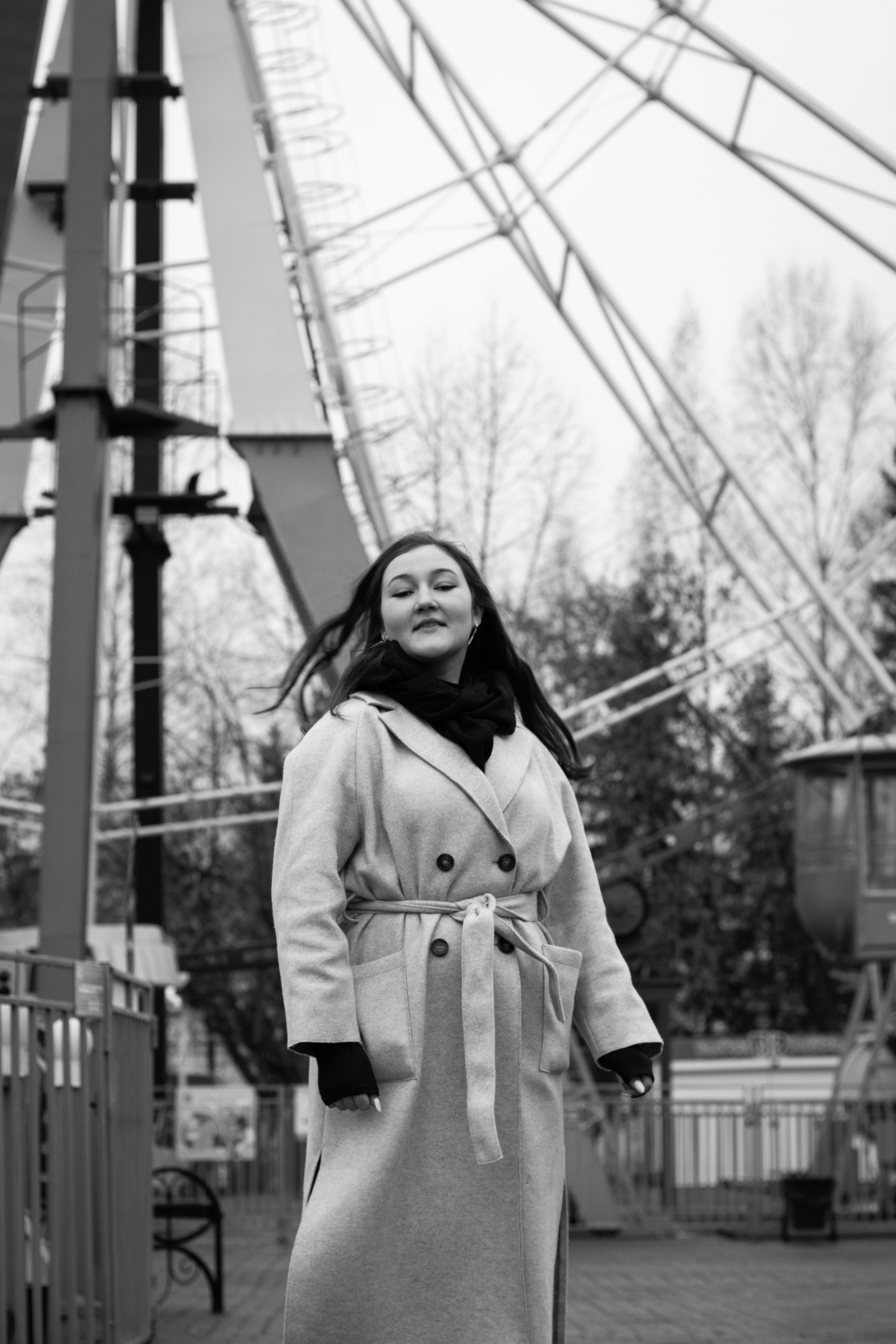 Осеняя прогулочная фотосессия девушки в городе Томск