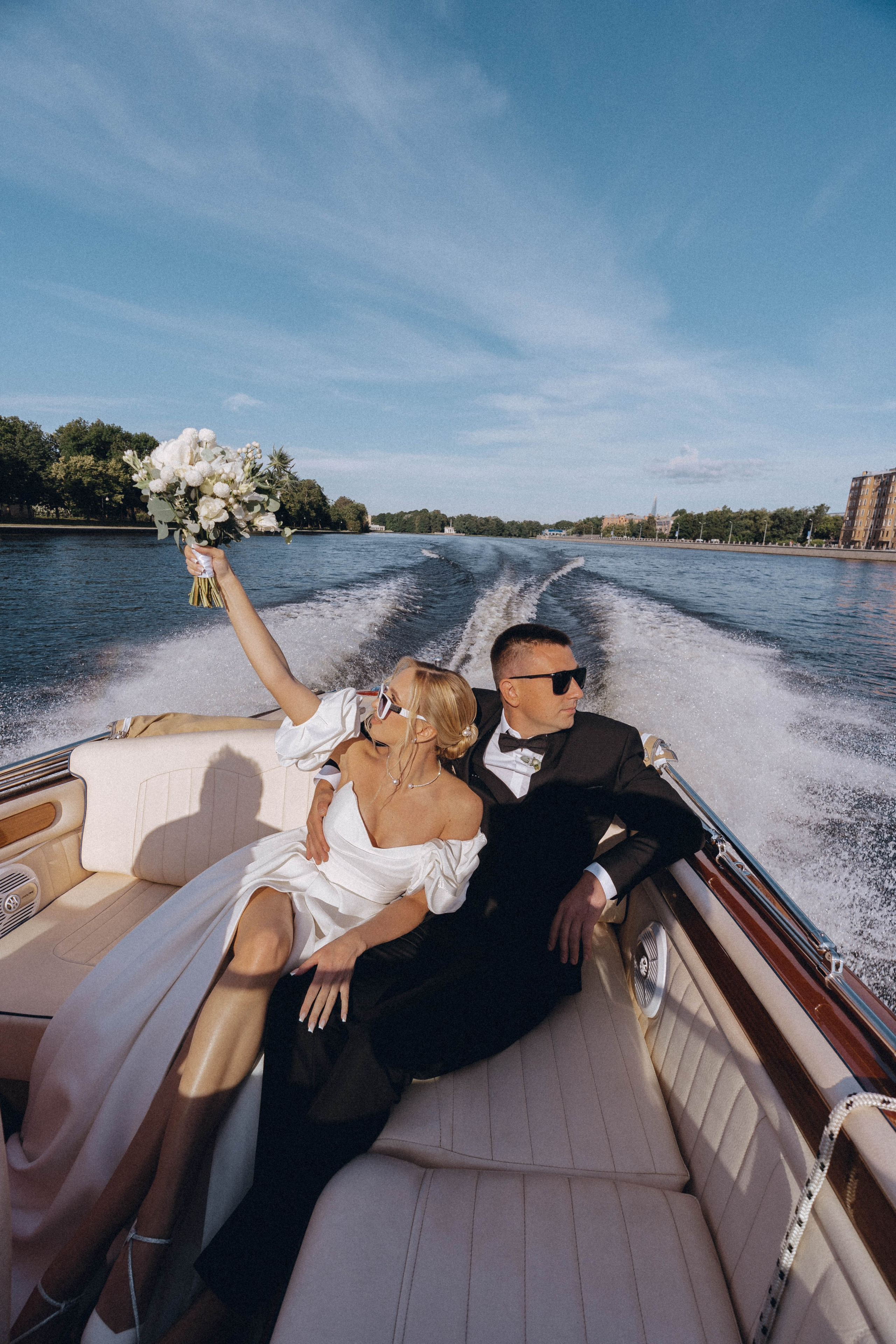 СВАДЕНБНАЯ СЬЕМКА НА КАТЕРЕ ПО КАНАЛАМ САНКТ-ПЕТЕРБУРГА И В АКВАТОРИИ НЕВЫ. Профессиональный фотограф, Санкт-Петербург — Виктория Богомолова