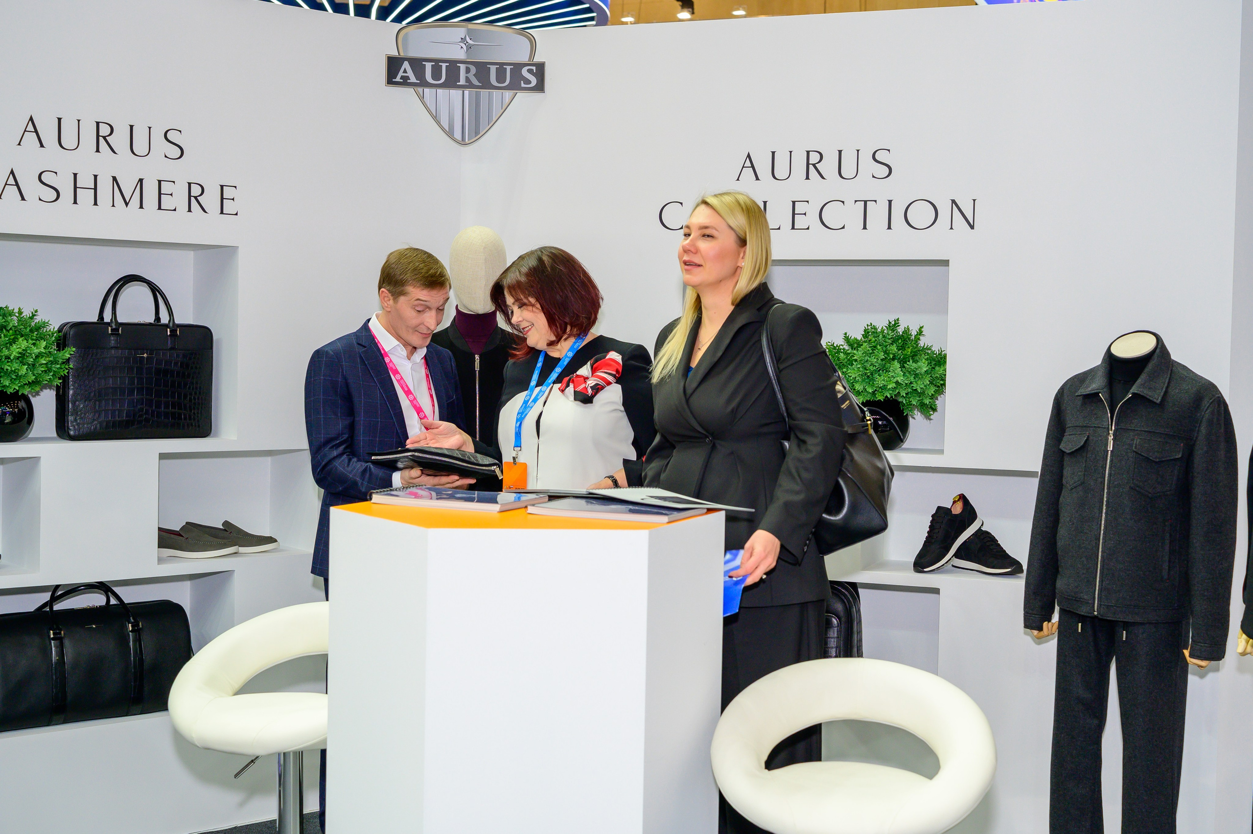 «ИННОПРОМ. Беларусь» — это международная промышленная выставка, объединяющая представителей различных отраслей промышленности, инновационных компаний, инвесторов и государственных структур. Это уникальная платформа для обмена опытом, внедрения новых идей и технологий, что способствует повышению актуальности отрасли и развитию сотрудничества между странами.#БольшаяпромышленнаянеделявМинске @belexpo_by@ph.andrey_puhach #bigindustrialweek #bigindustrialwee