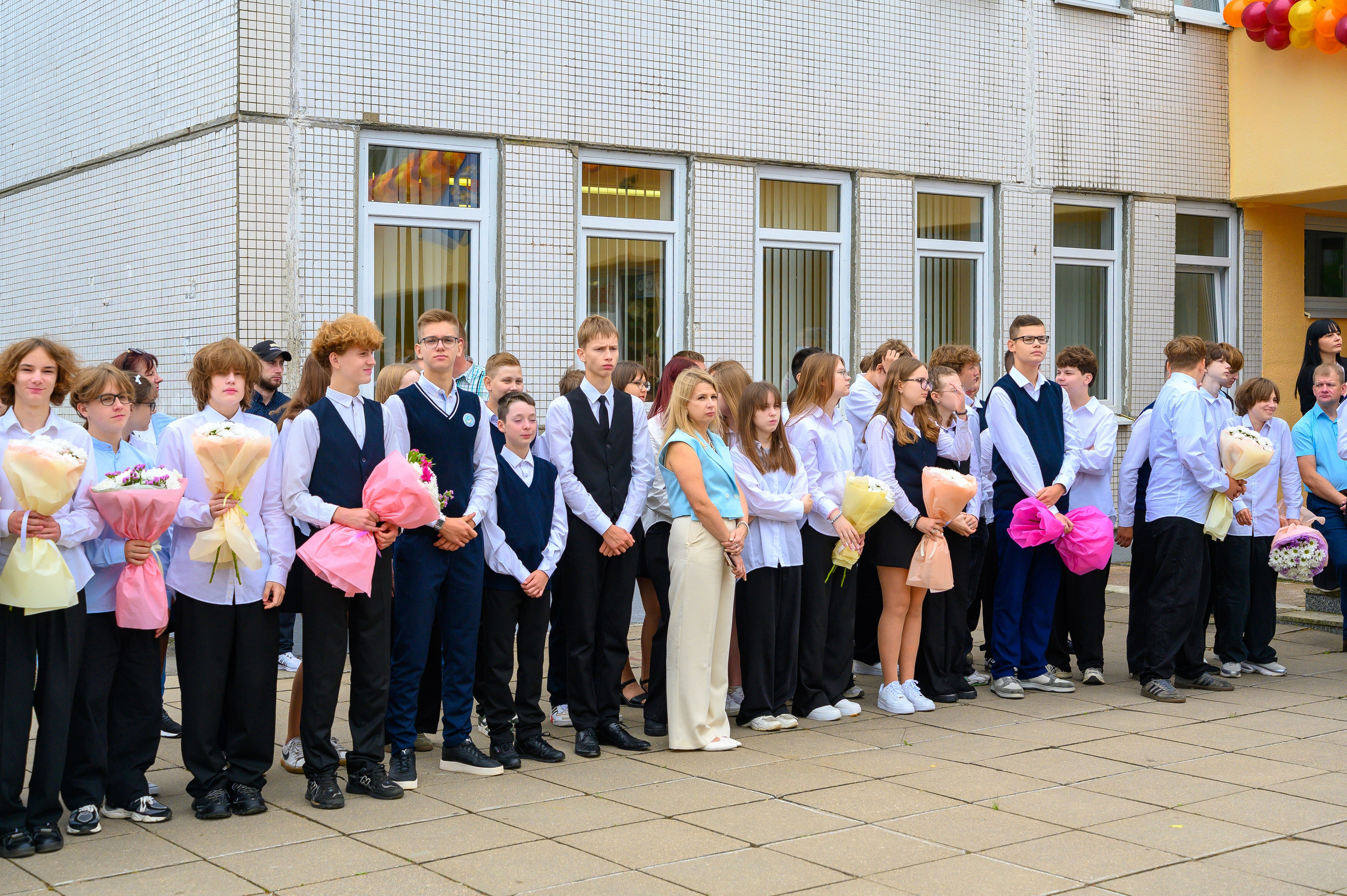 Вот звучит первый звонок, перед этим долгое приготовление к новому этапу в жизни, Яромир идет в школу. Фотоуслуги, услуги фотографа, фотографирование важных событий