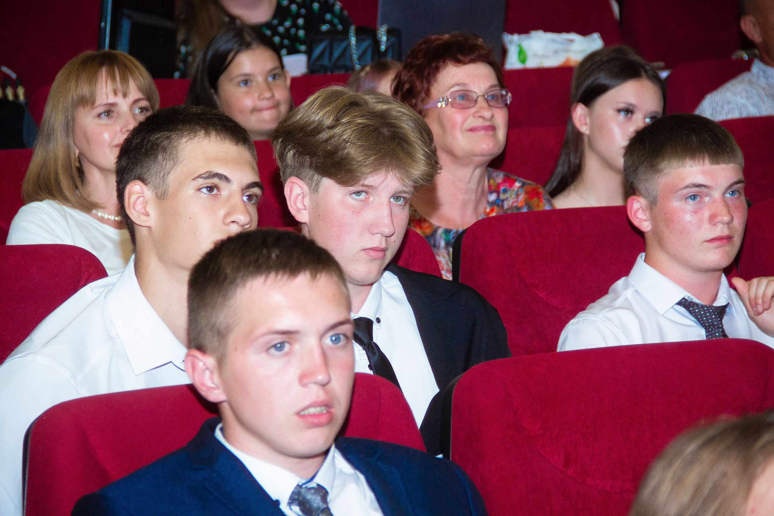 9-11 классы СЪЁМКИ ВЫПУСКНЫХ И ПОСЛЕДНИХ ЗВОНКОВ. Выпускные альбомы для школ и Детских садов в Барнауле /Выпускные/Свадебные/Детские/Семейные и др. виды съёмок /Фотограф Вера Валейко