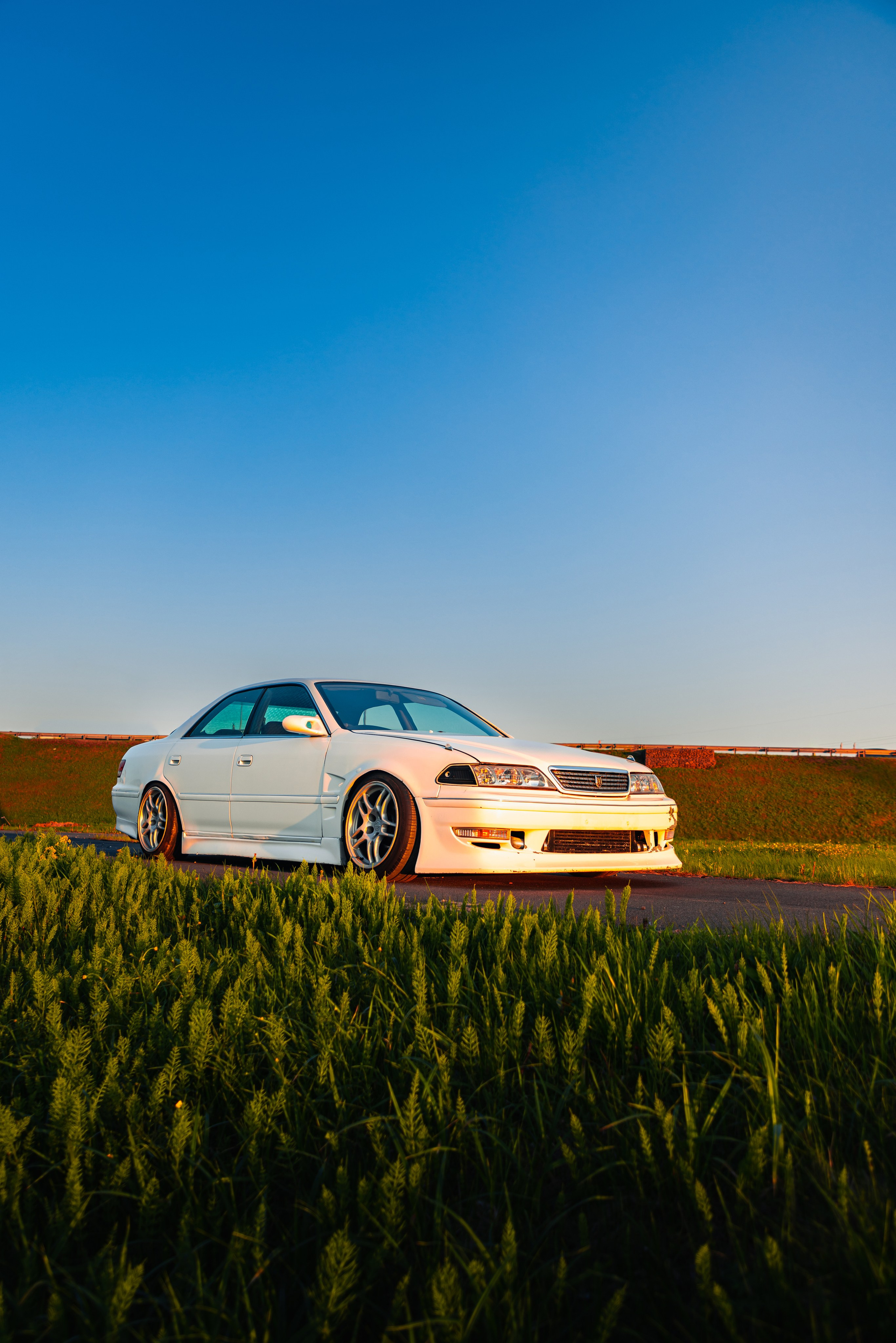 Toyota Mark II JZX100 сбоку