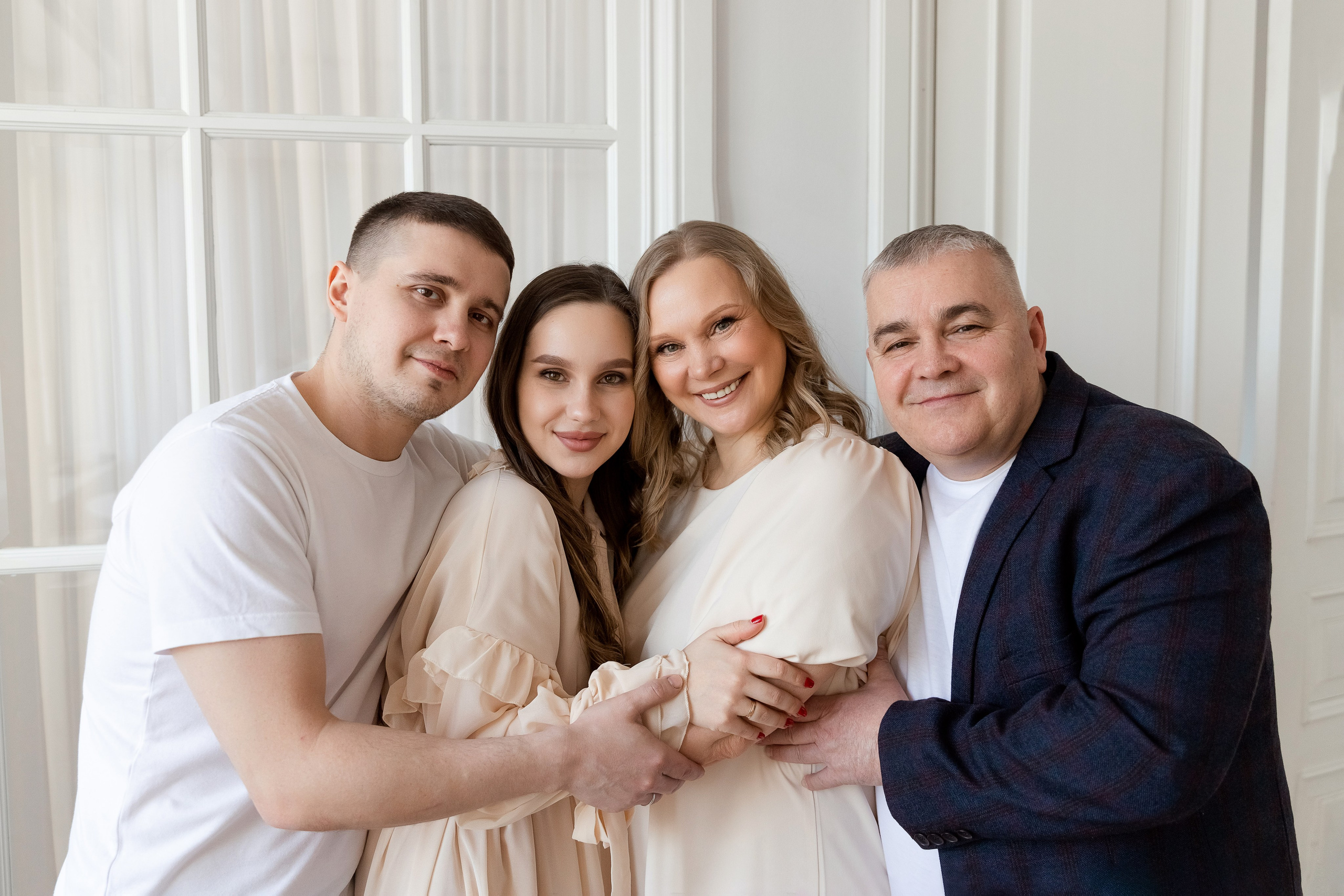 Съемка большой семьи в студии «Villa Nina». Семейный фотограф в Екатеринбурге Маргарита Курносова