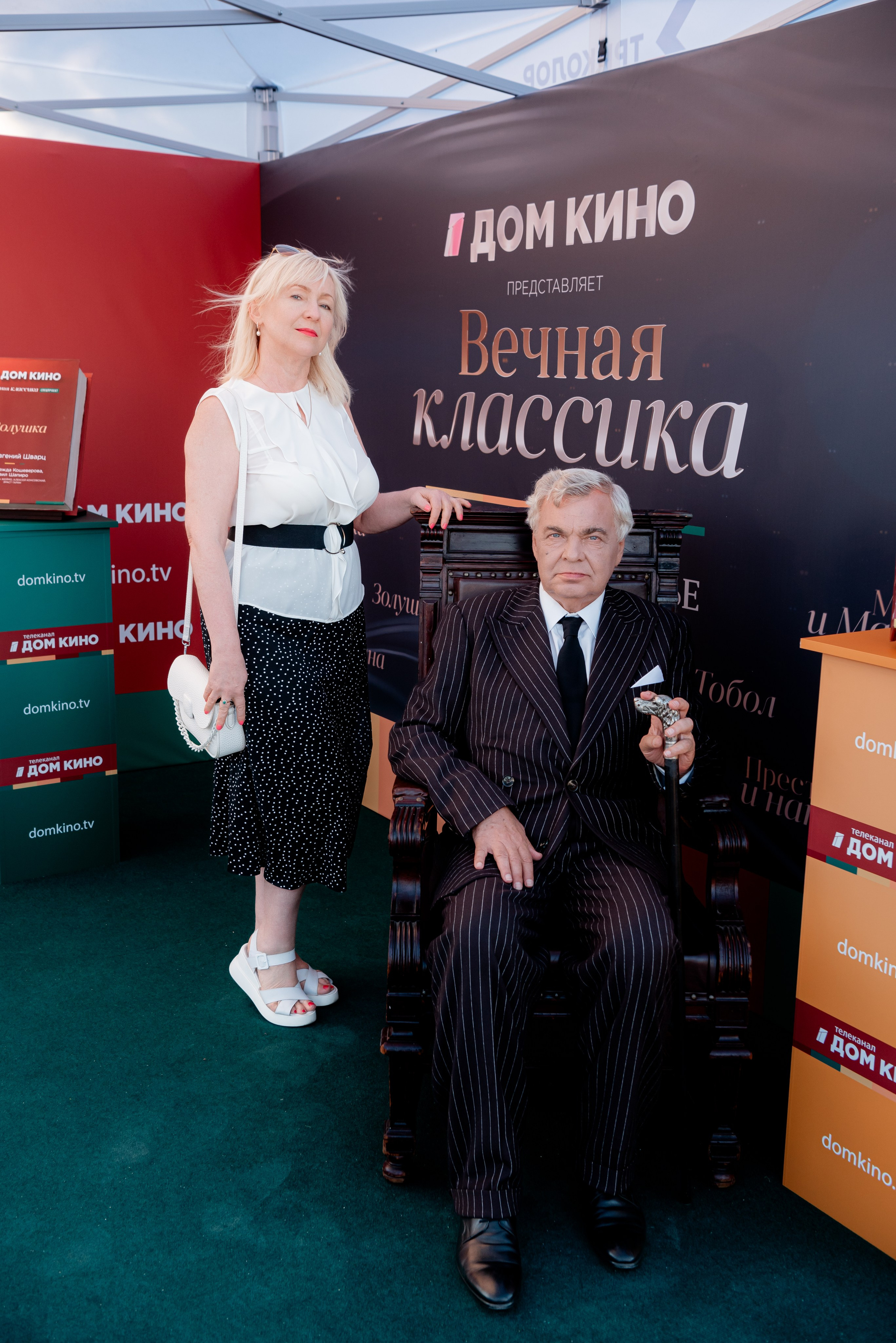 Портретные фото с артистами в палатке Триколор Дом Кинов на день города Волгоград. Фотограф в Волгограде и Волжском Александр Горбань