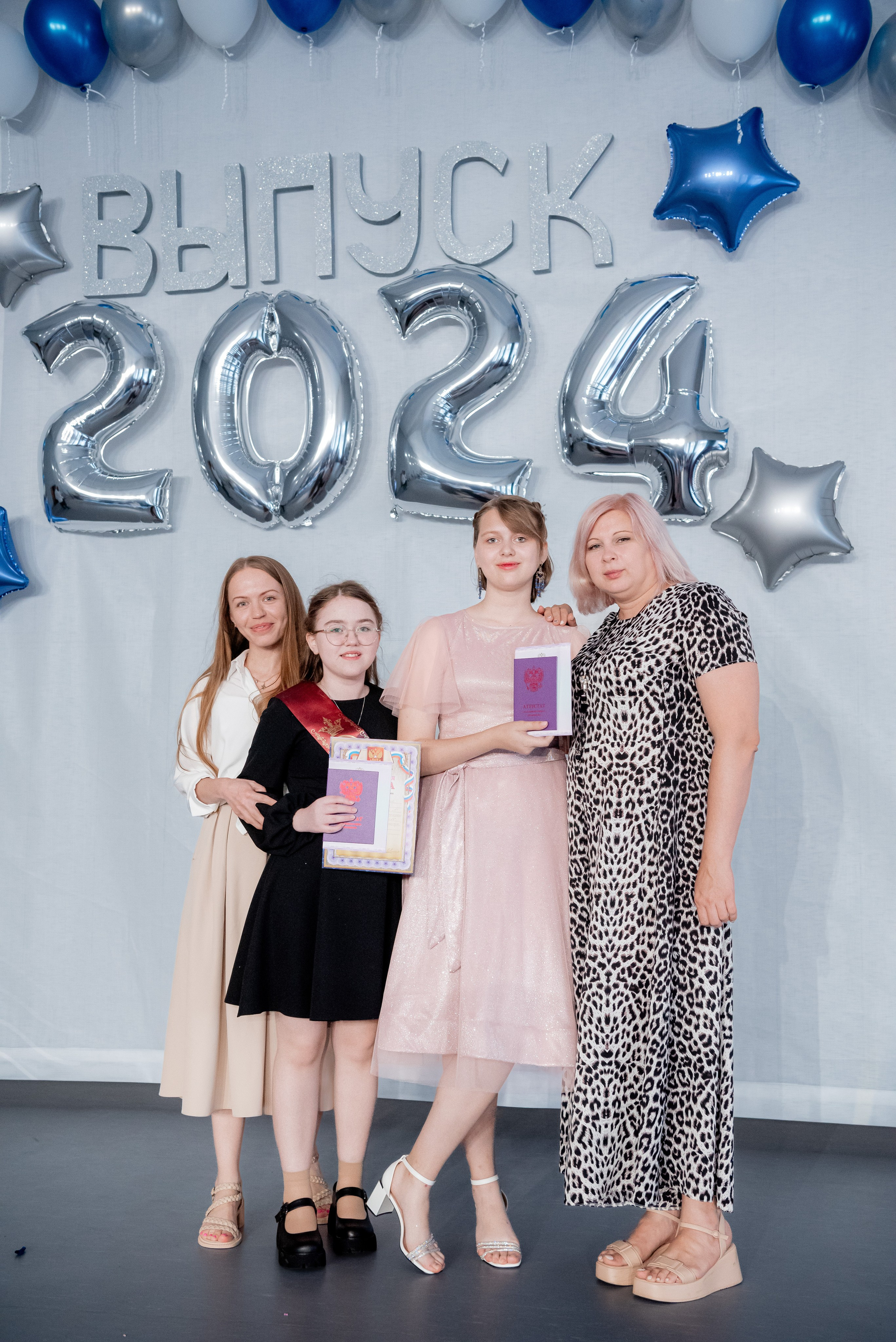 86 школа. Вручение. ДК Тракторозаводского района. Фотограф в Волгограде и Волжском Александр Горбань