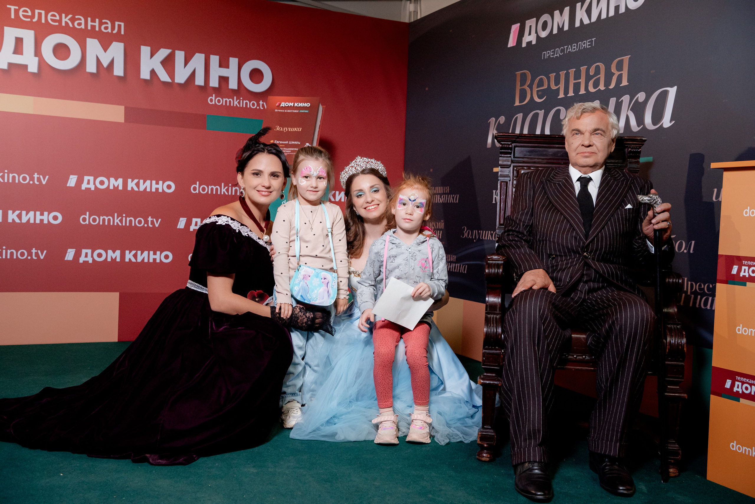 Портретные фото с артистами в палатке Триколор Дом Кинов на день города Волгоград. Фотограф в Волгограде и Волжском Александр Горбань