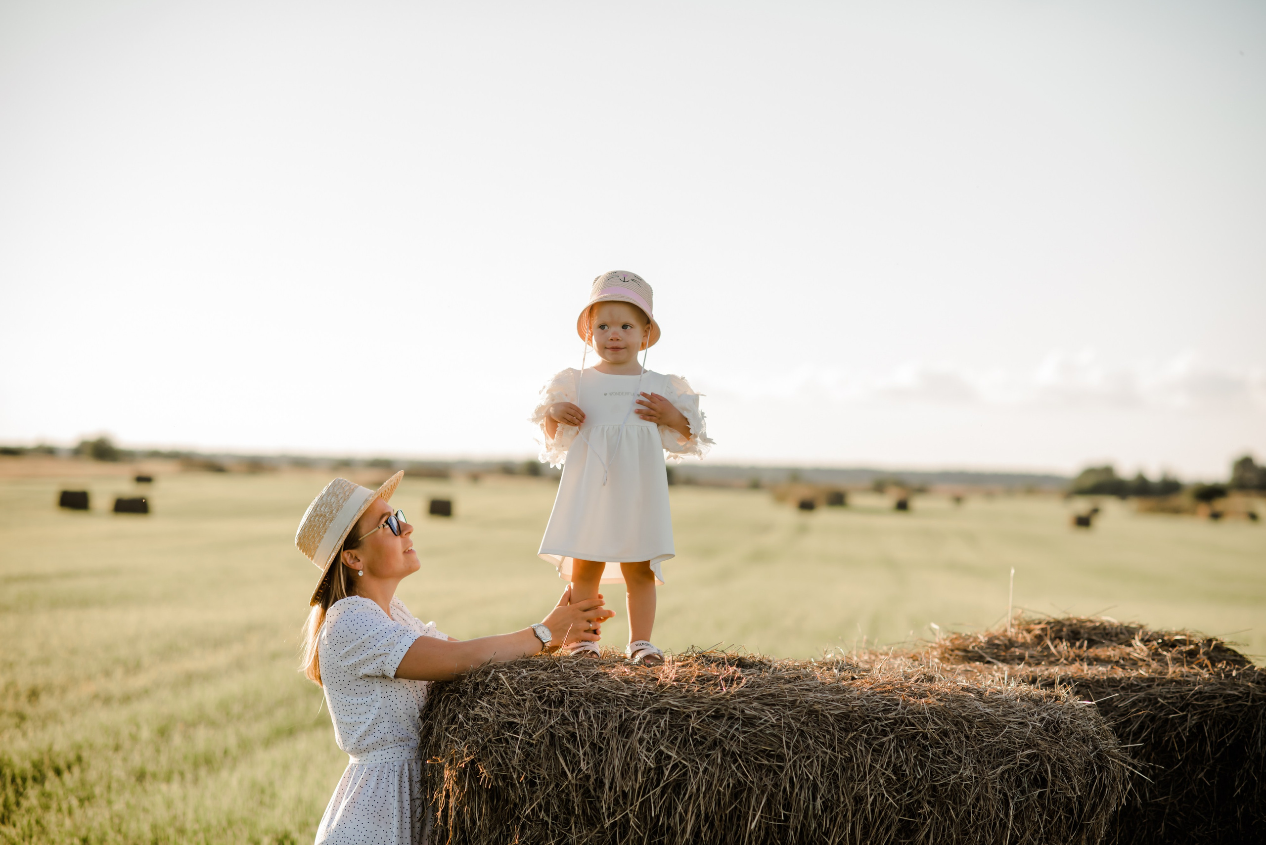 Семья в поле. Свадебный и семейный фотограф Евгения Кононова