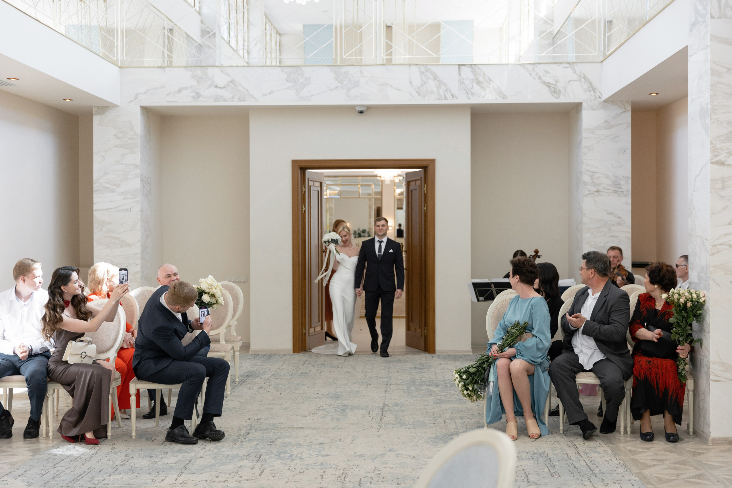 Свадебная фотосессия в Soluxe Hotel и роспись в Савеловском ЗАГСе. Свадебный фотограф в Москве Полина Лелетко