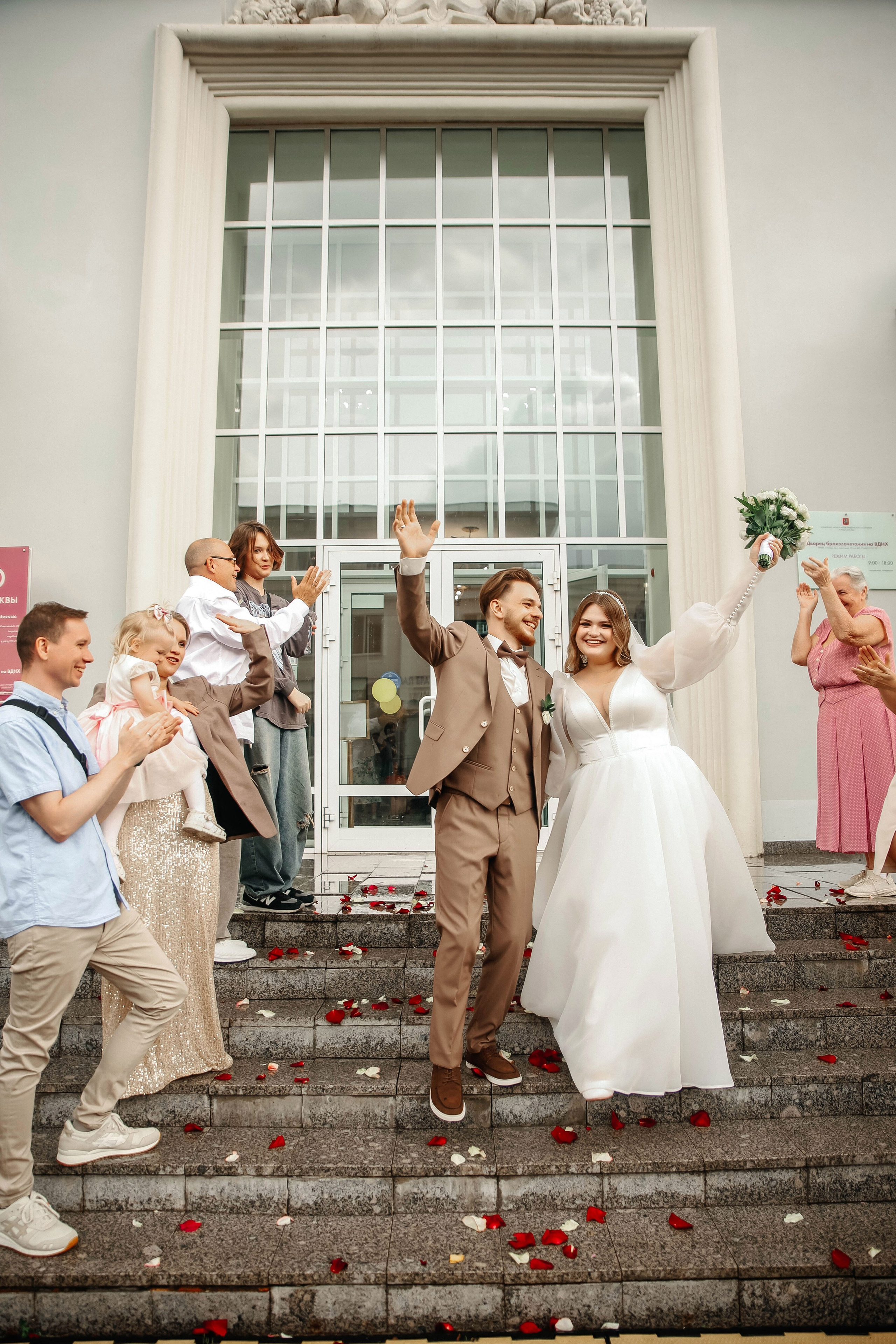 Свадебная фотосессия ВДНХ. Свадебный и семейный фотограф в Москве